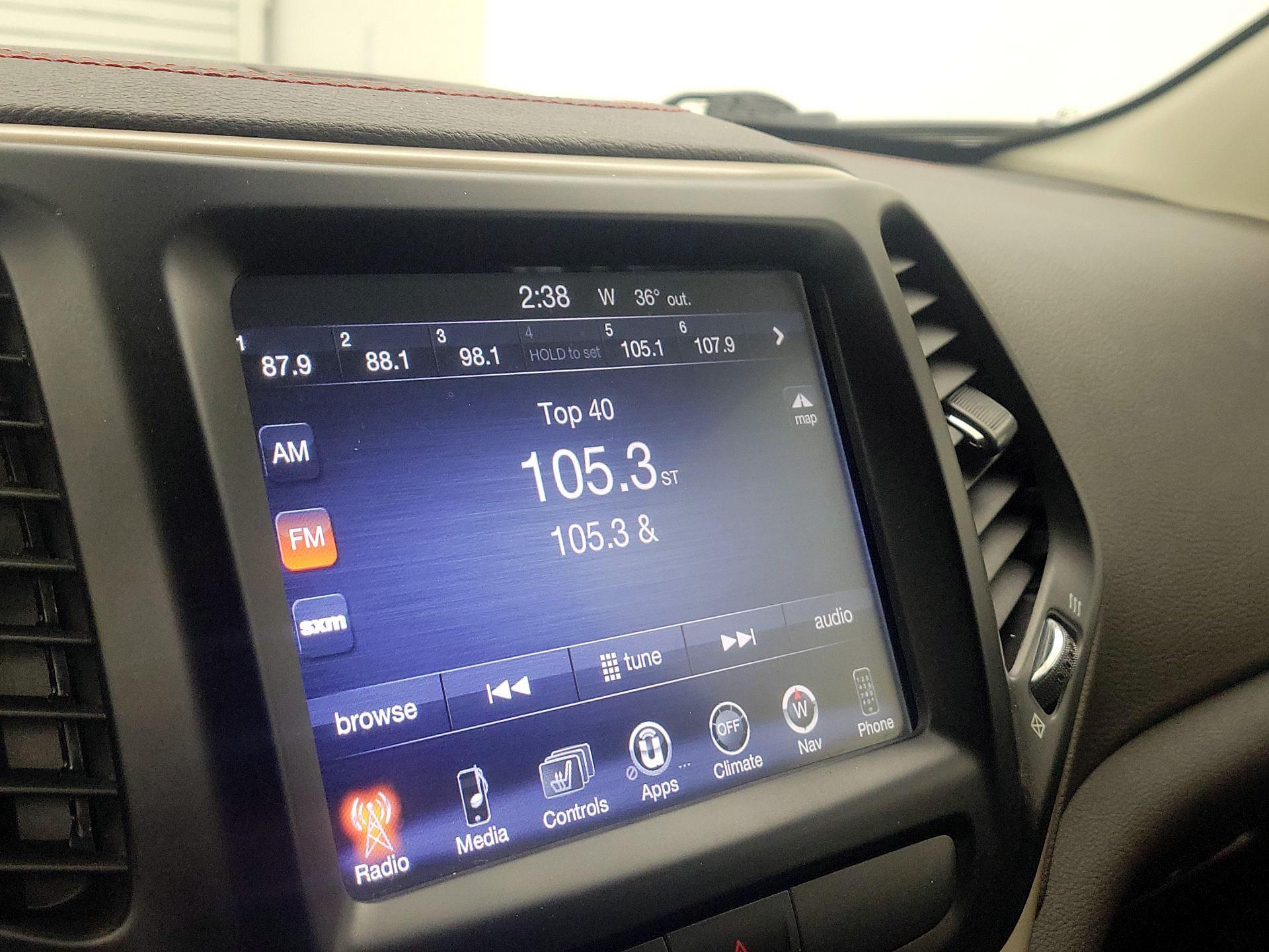 Thumbnail: 2017 Jeep Cherokee - 16