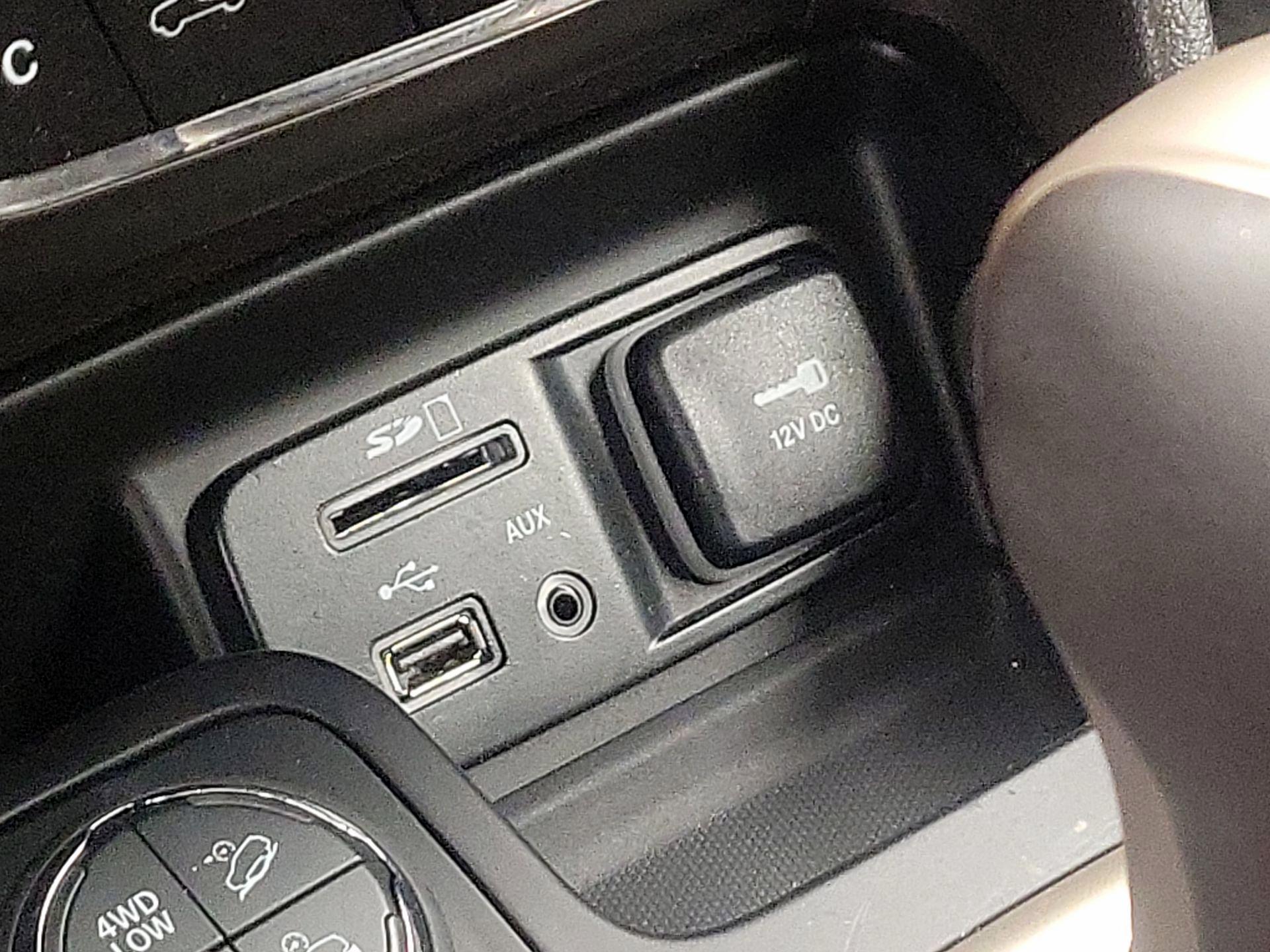 Thumbnail: 2017 Jeep Cherokee - 19