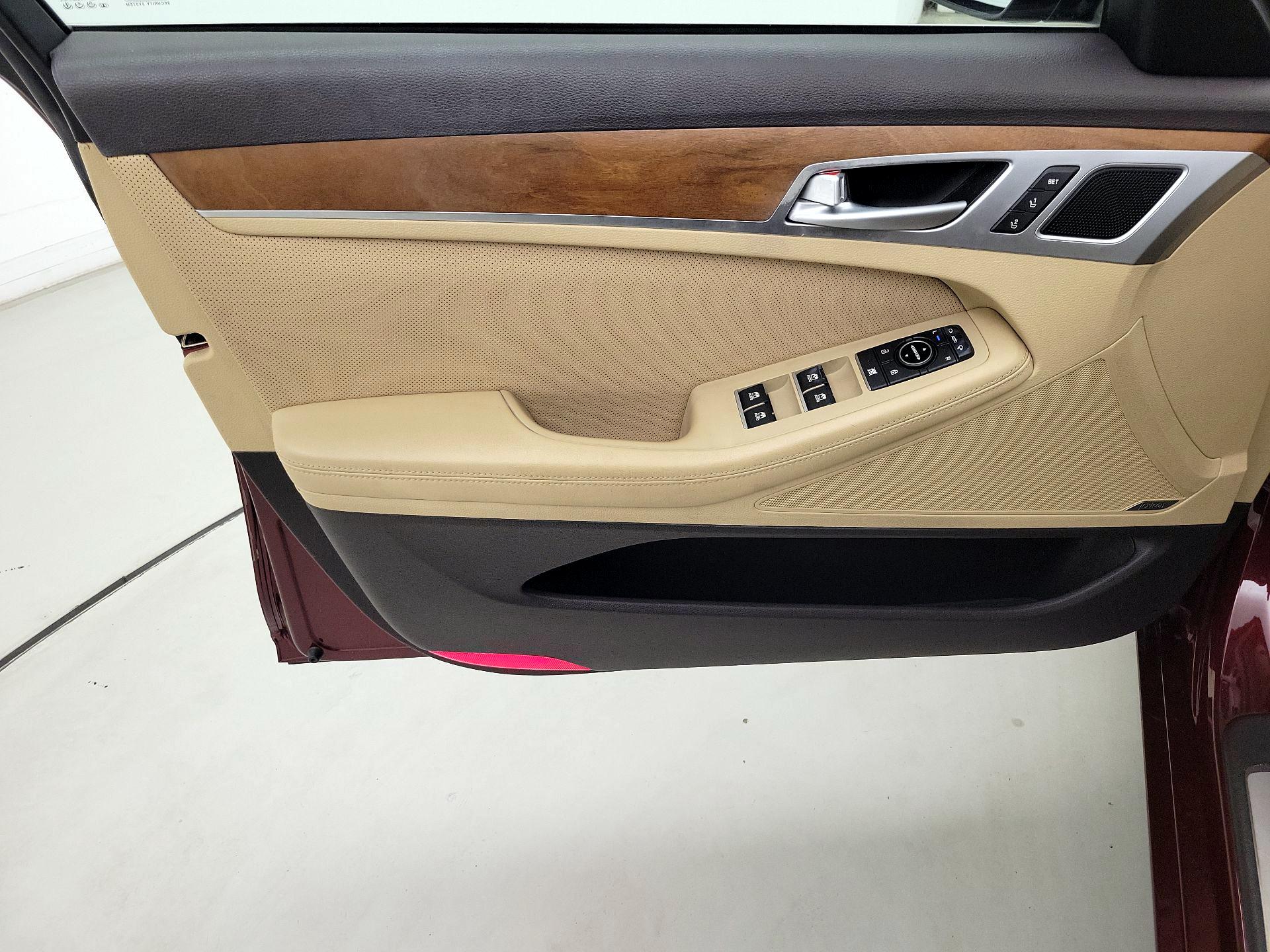 Thumbnail: 2017 Genesis G80 - 12