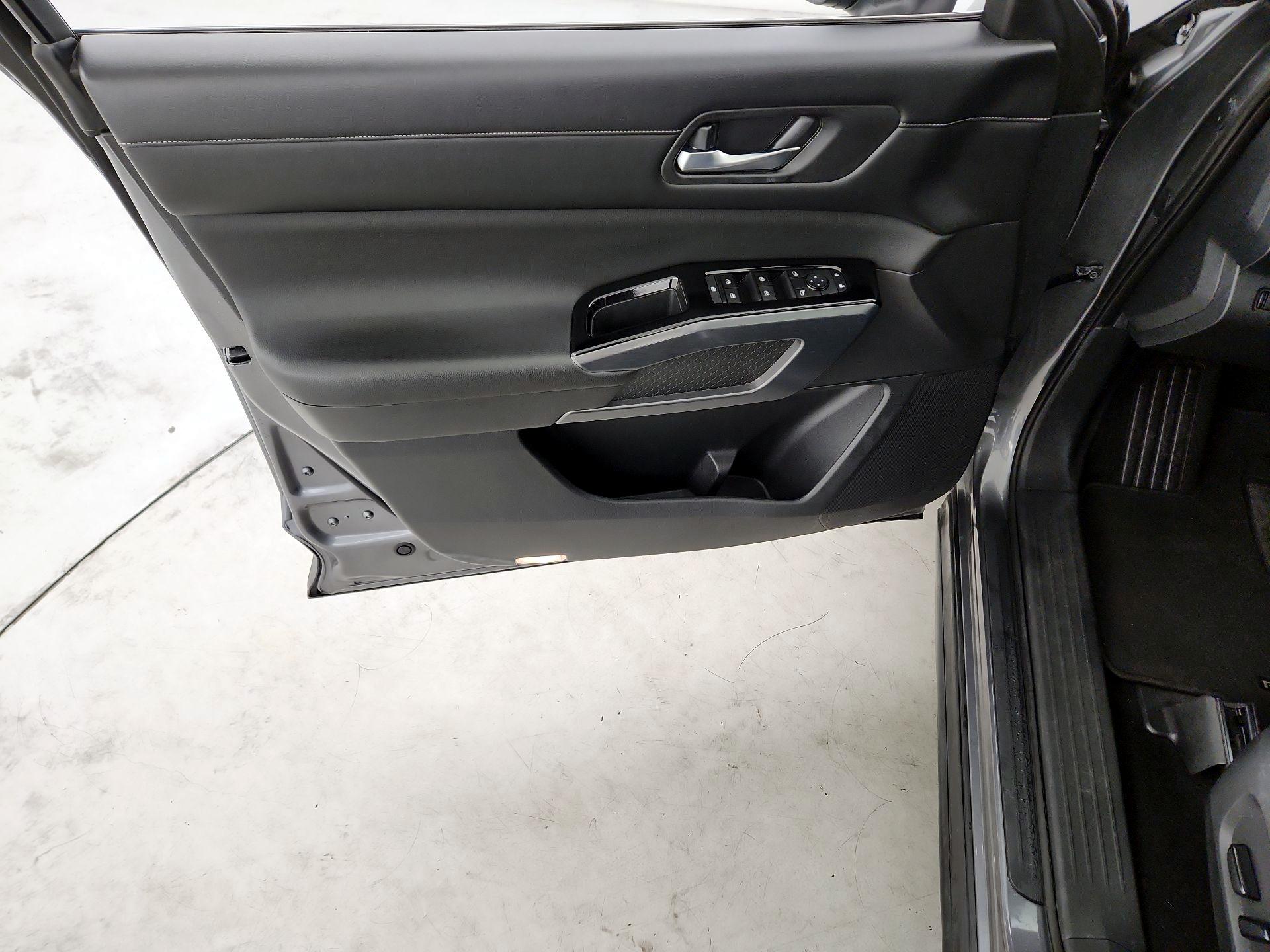 Thumbnail: 2022 Nissan Pathfinder - 12