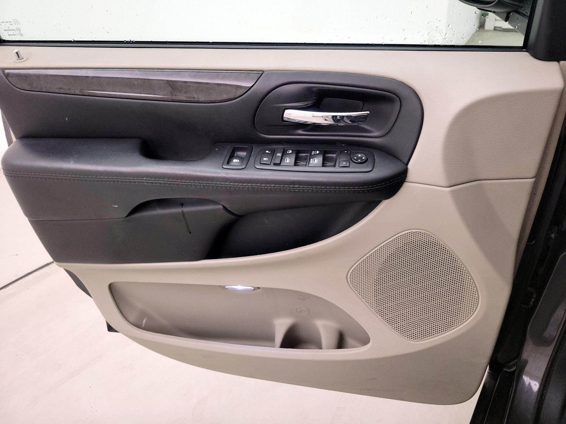 Thumbnail: 2018 Dodge Grand Caravan - 12