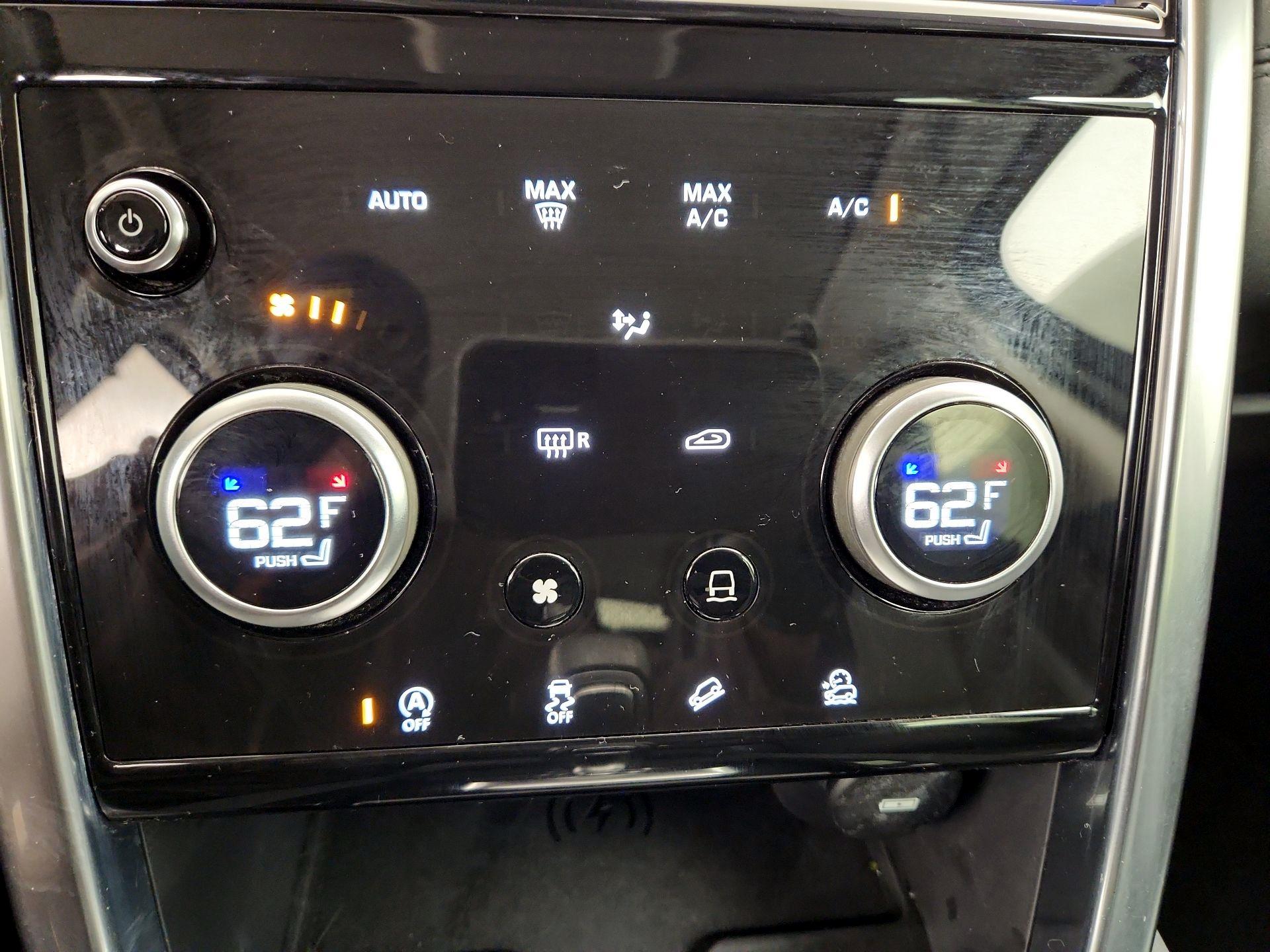 Thumbnail: 2020 Land Rover Discovery Sport - 17