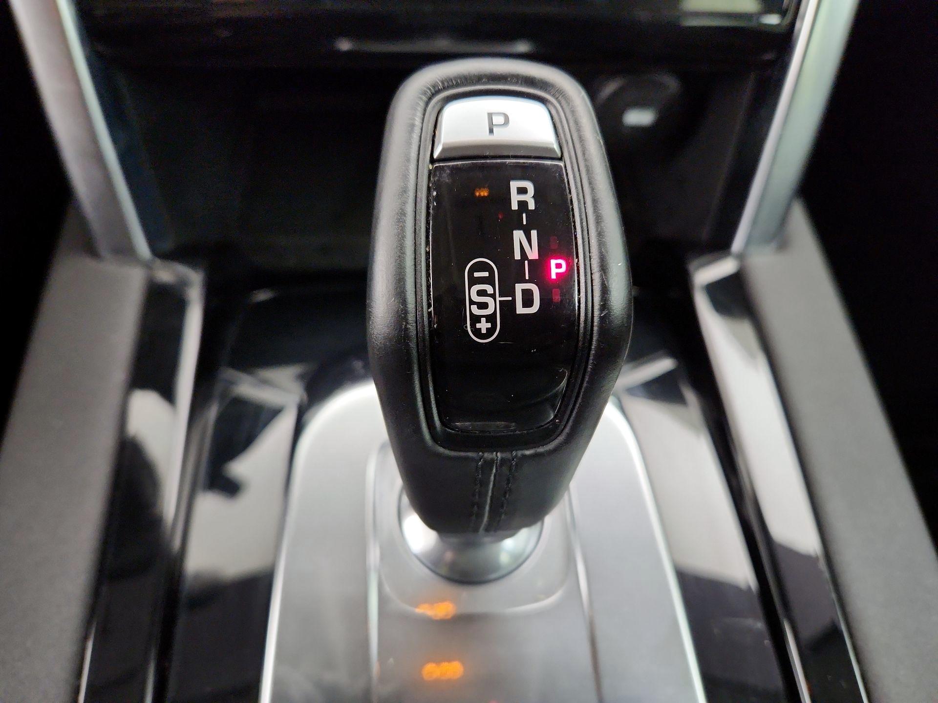 Thumbnail: 2020 Land Rover Discovery Sport - 18