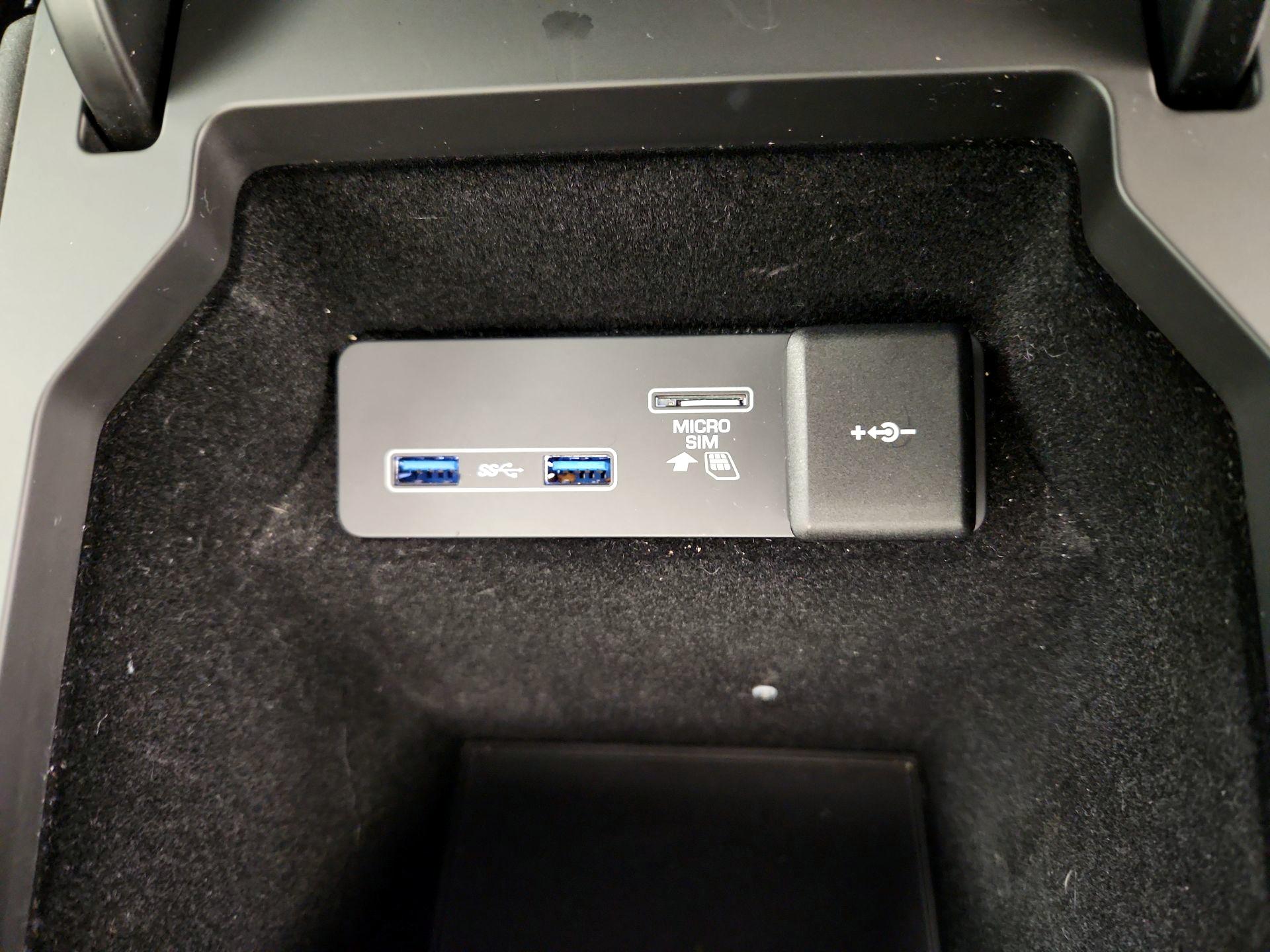 Thumbnail: 2020 Land Rover Discovery Sport - 19