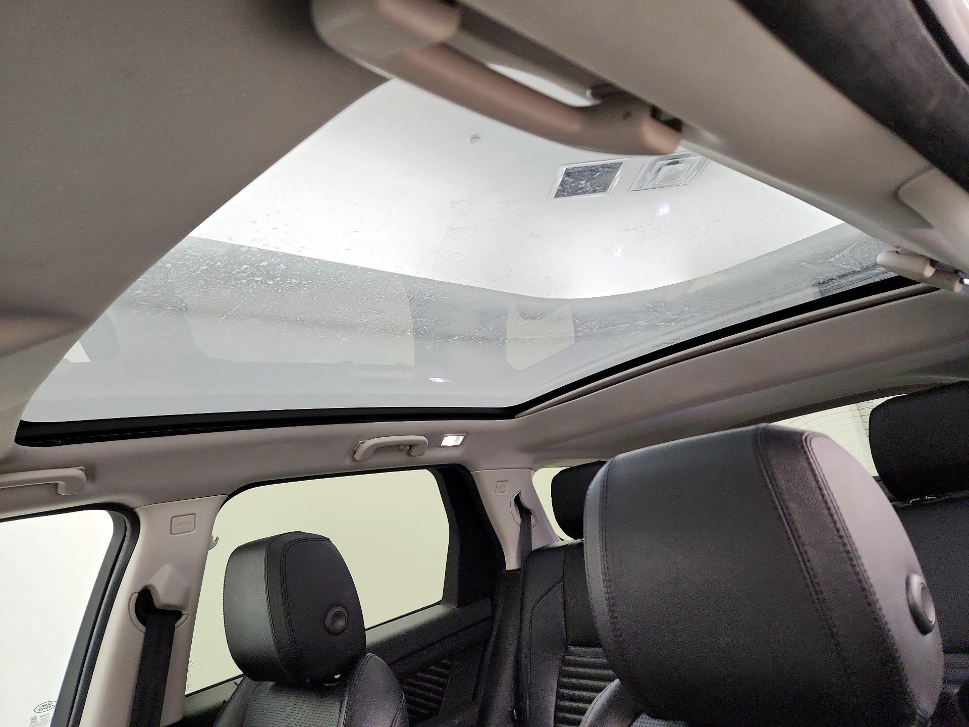 Thumbnail: 2020 Land Rover Discovery Sport - 20