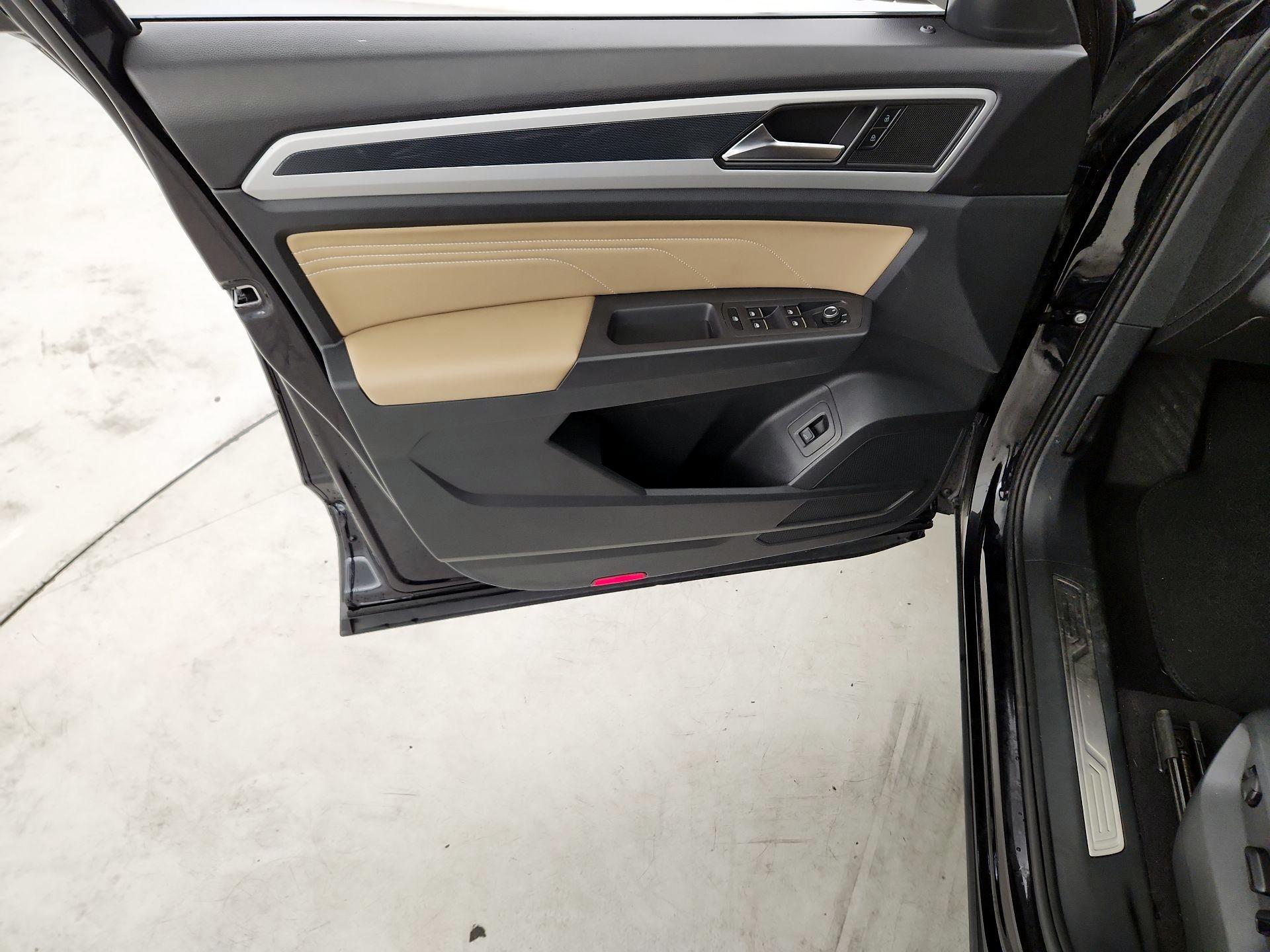 Thumbnail: 2023 Volkswagen Atlas - 12