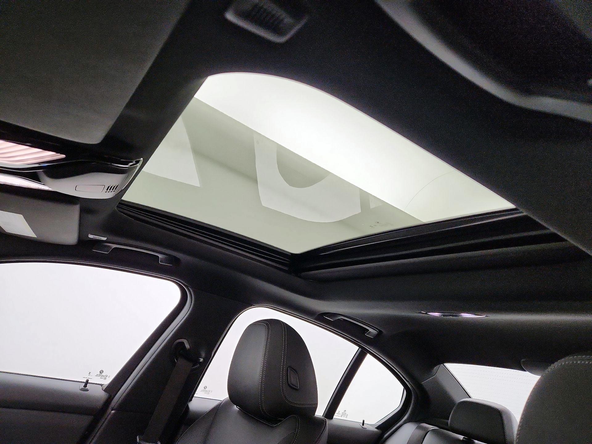 Thumbnail: 2023 BMW 3 Series - 20