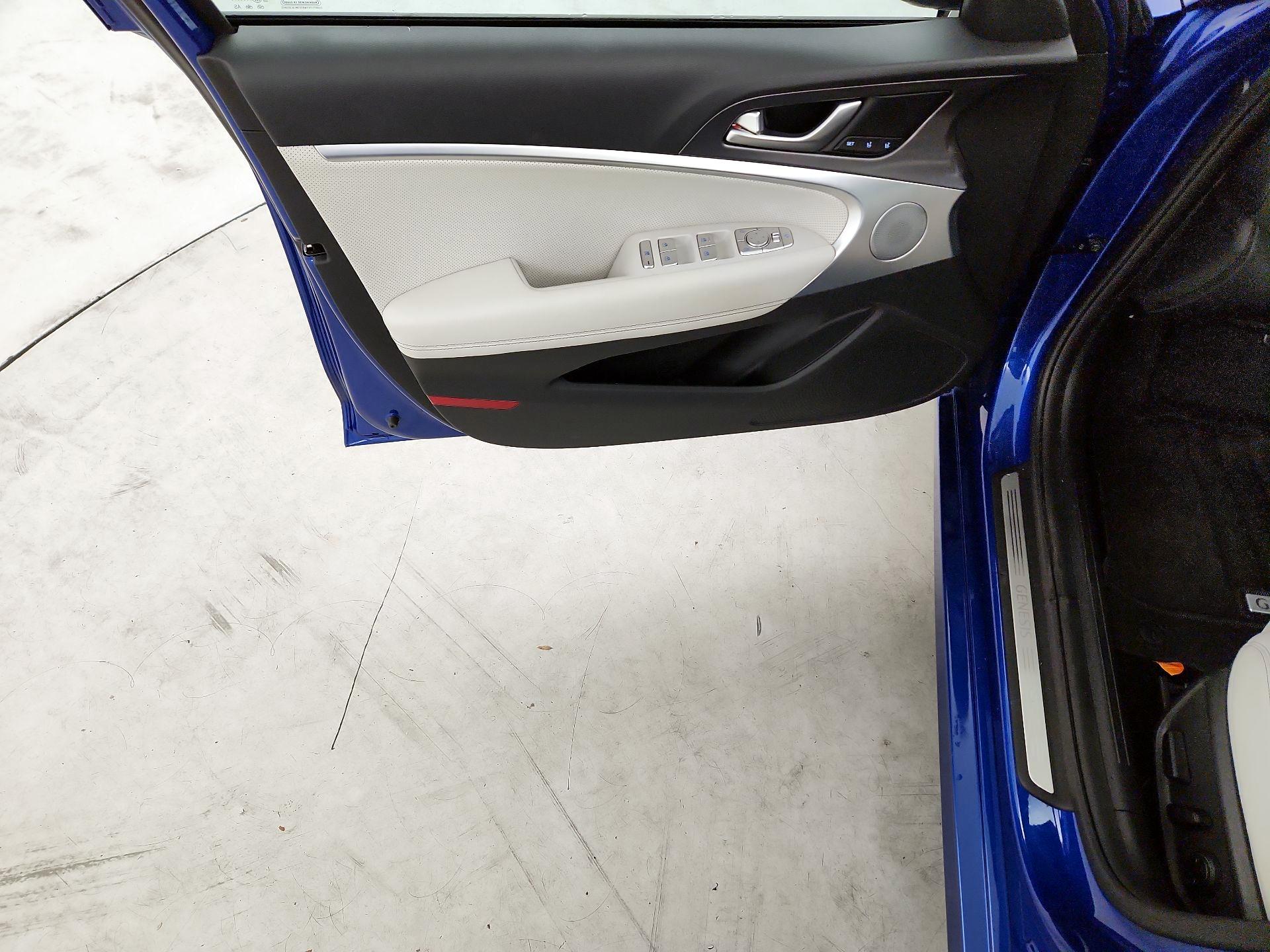 Thumbnail: 2025 Genesis G70 - 10