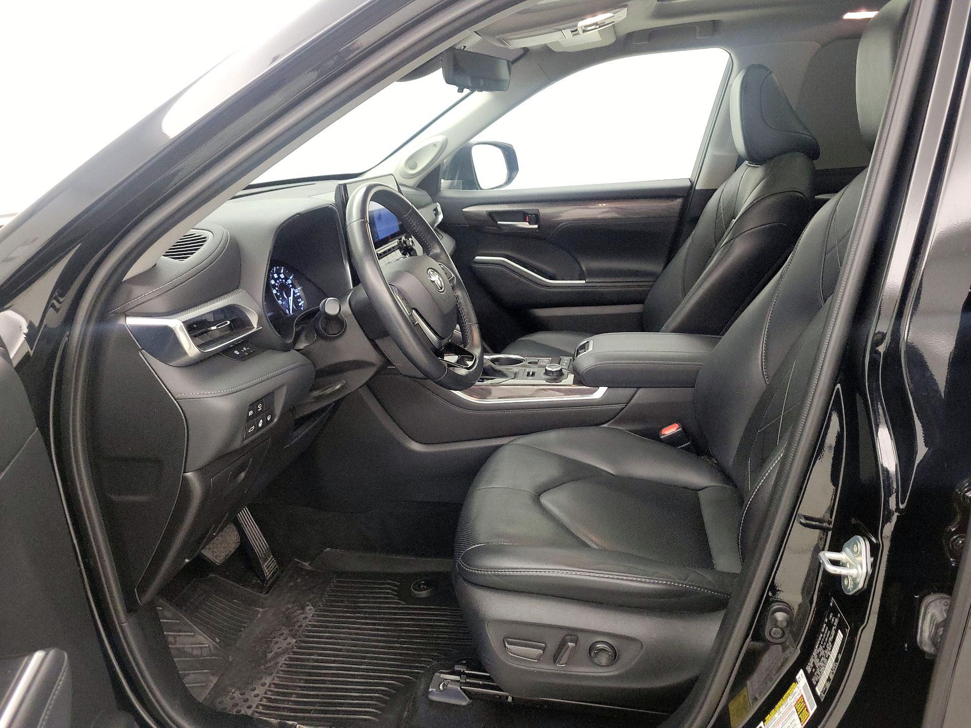 Thumbnail: 2021 Toyota Highlander - 11