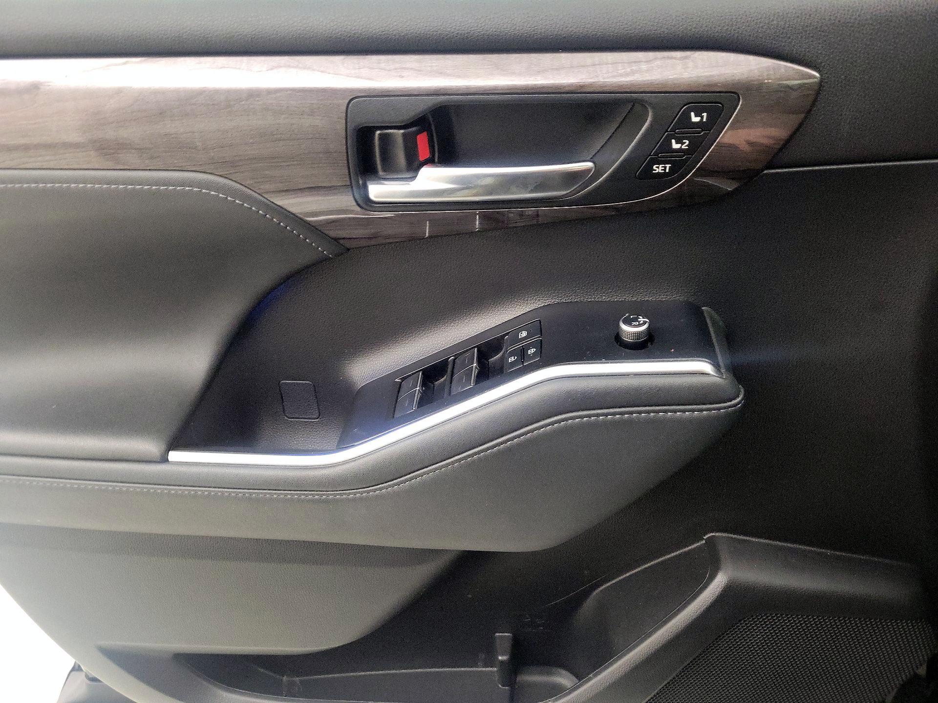 Thumbnail: 2021 Toyota Highlander - 12