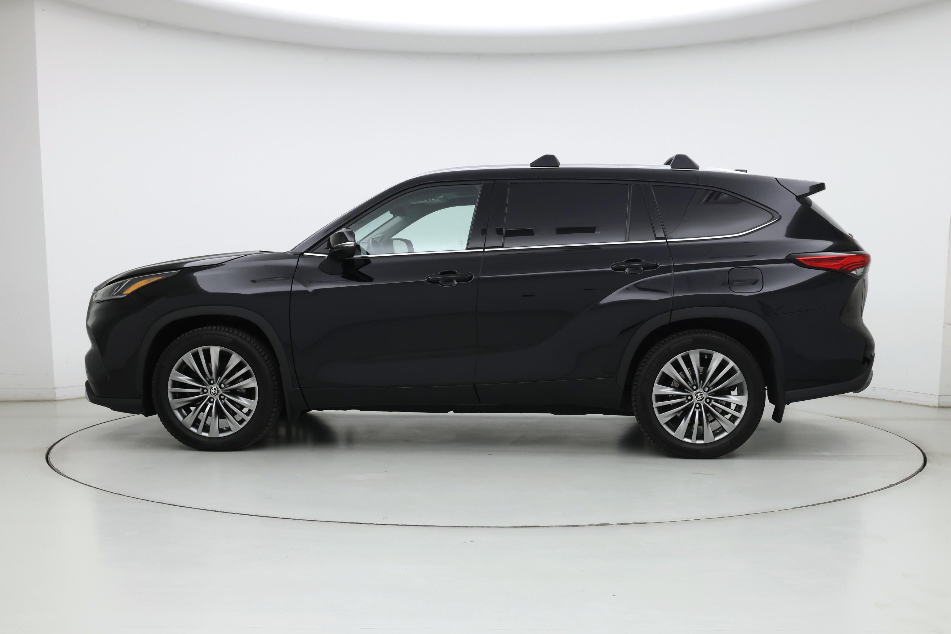 Thumbnail: 2021 Toyota Highlander - 3