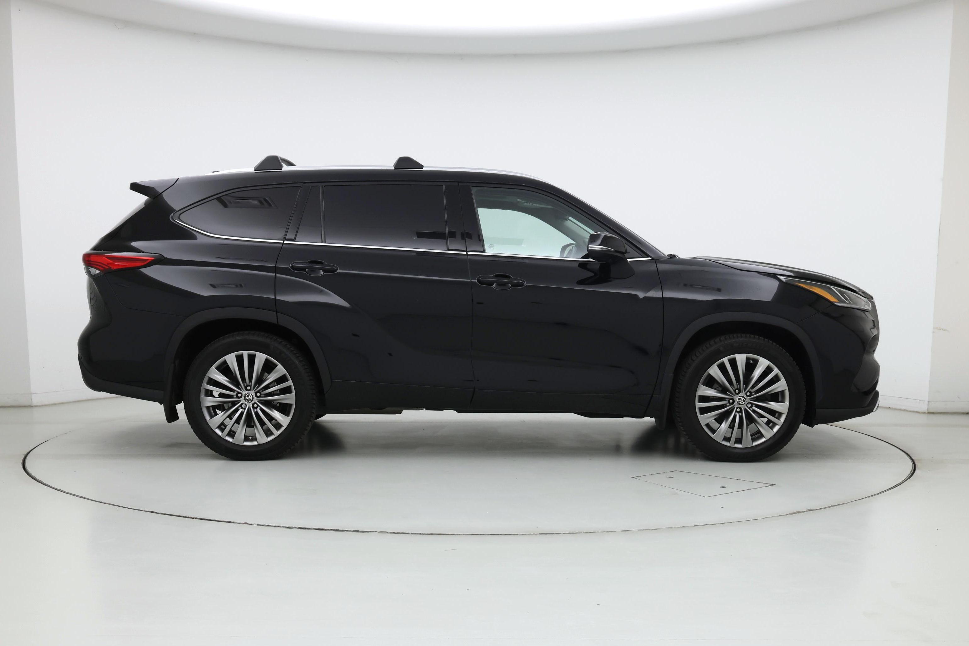 Thumbnail: 2021 Toyota Highlander - 7