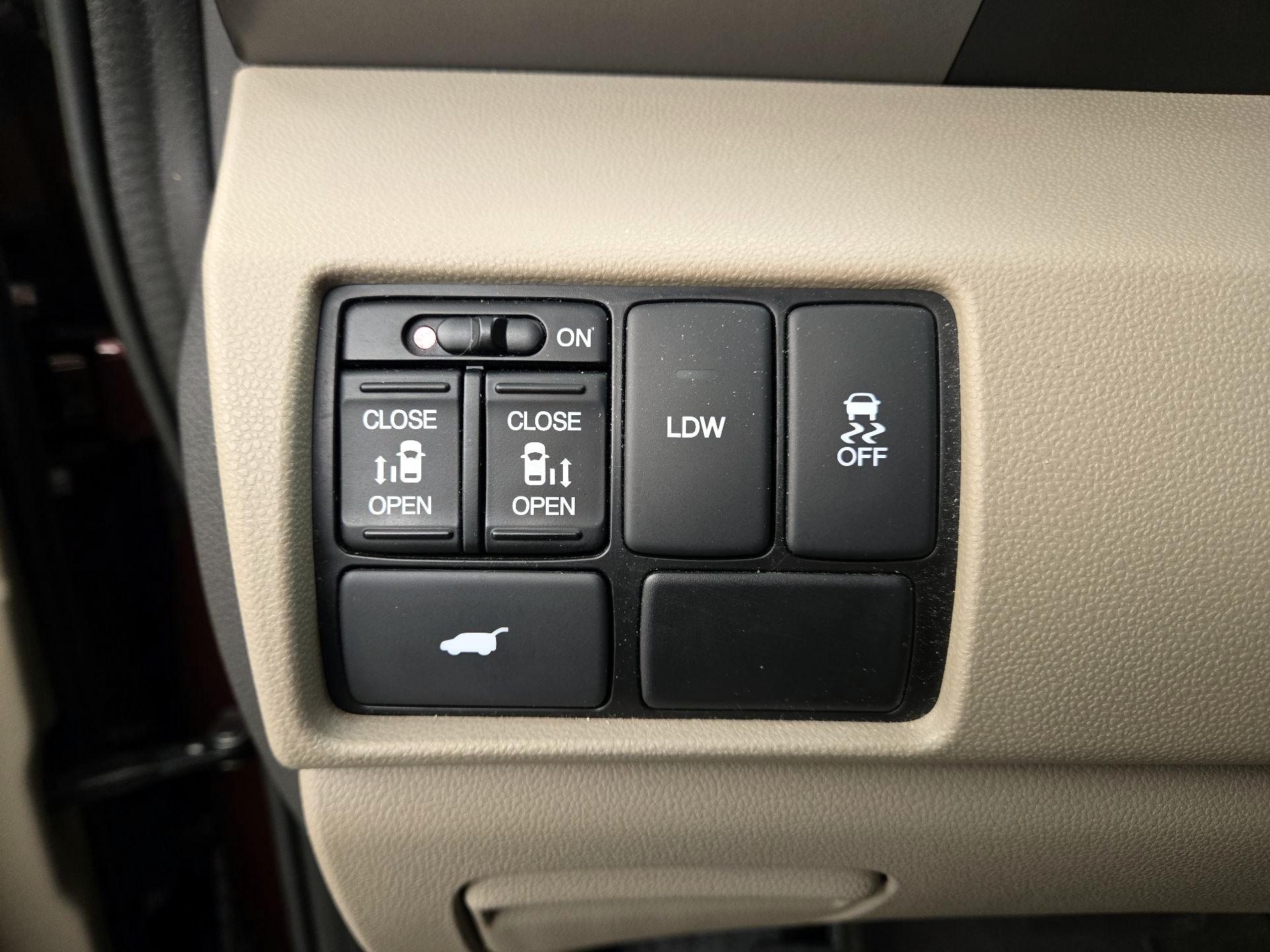 Thumbnail: 2016 Honda Odyssey - 13