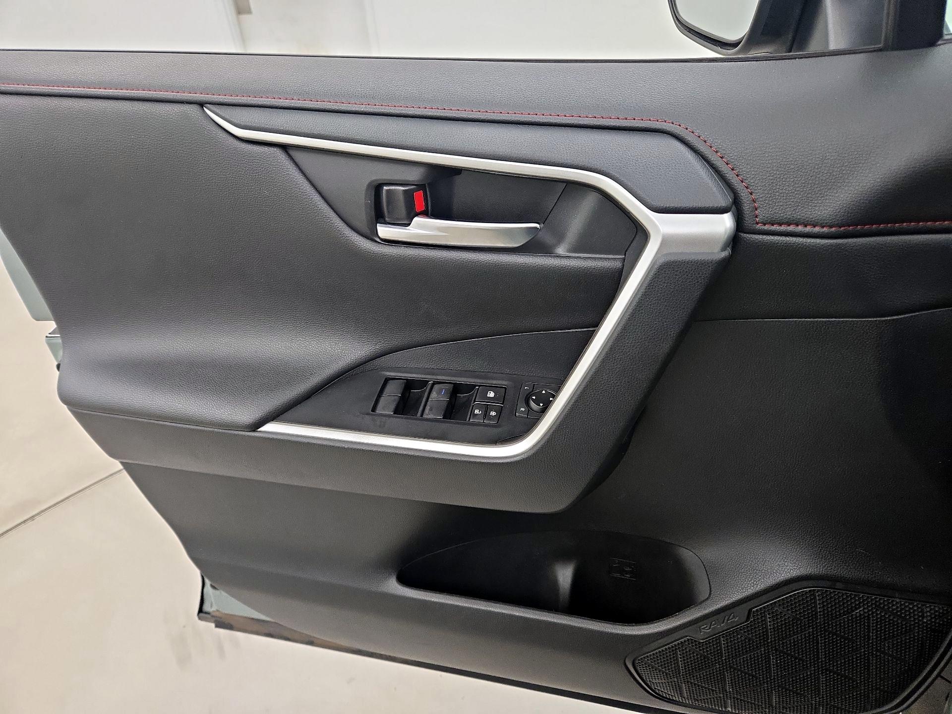 Thumbnail: 2021 Toyota RAV4 - 12