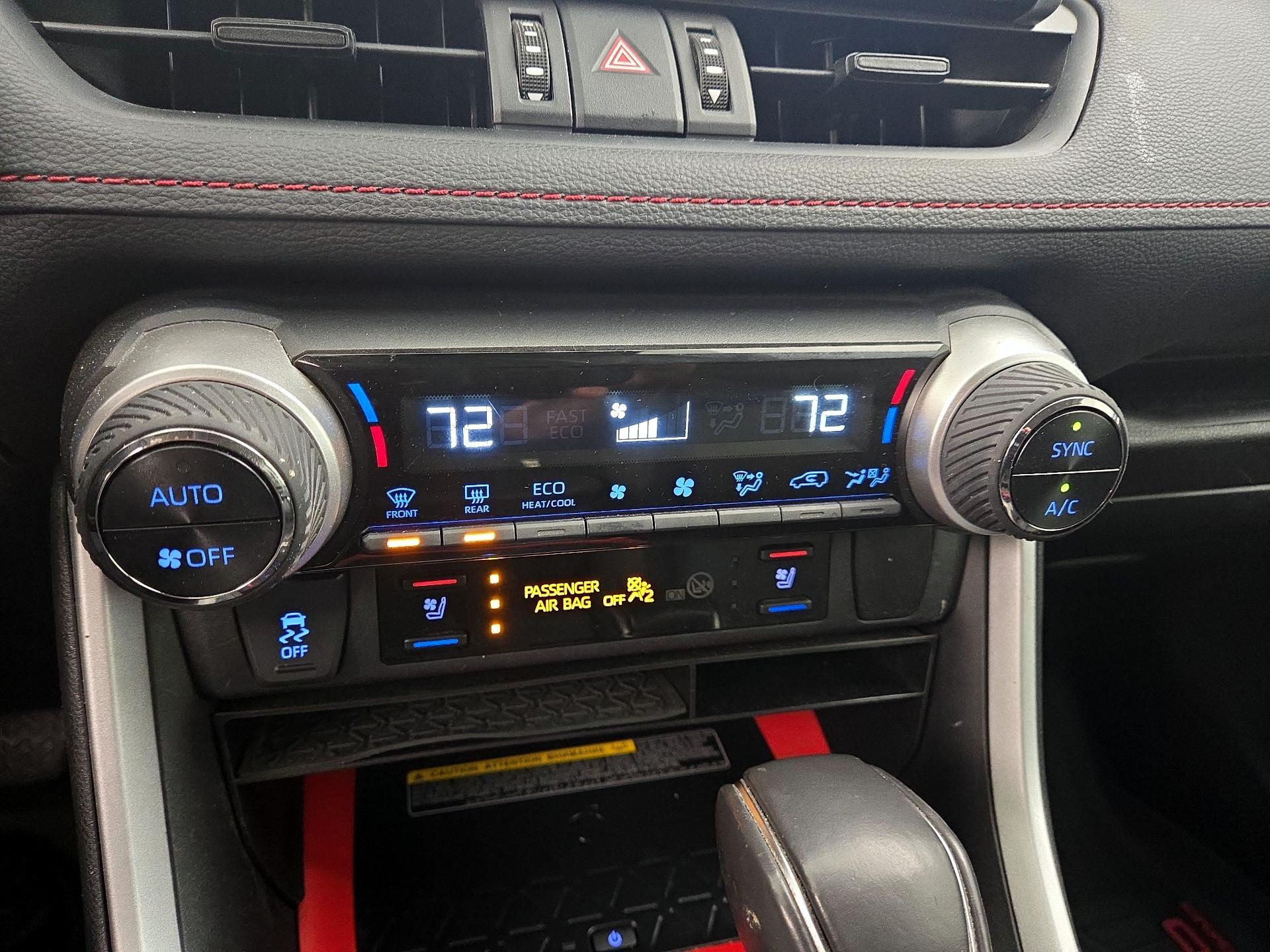 Thumbnail: 2021 Toyota RAV4 - 17