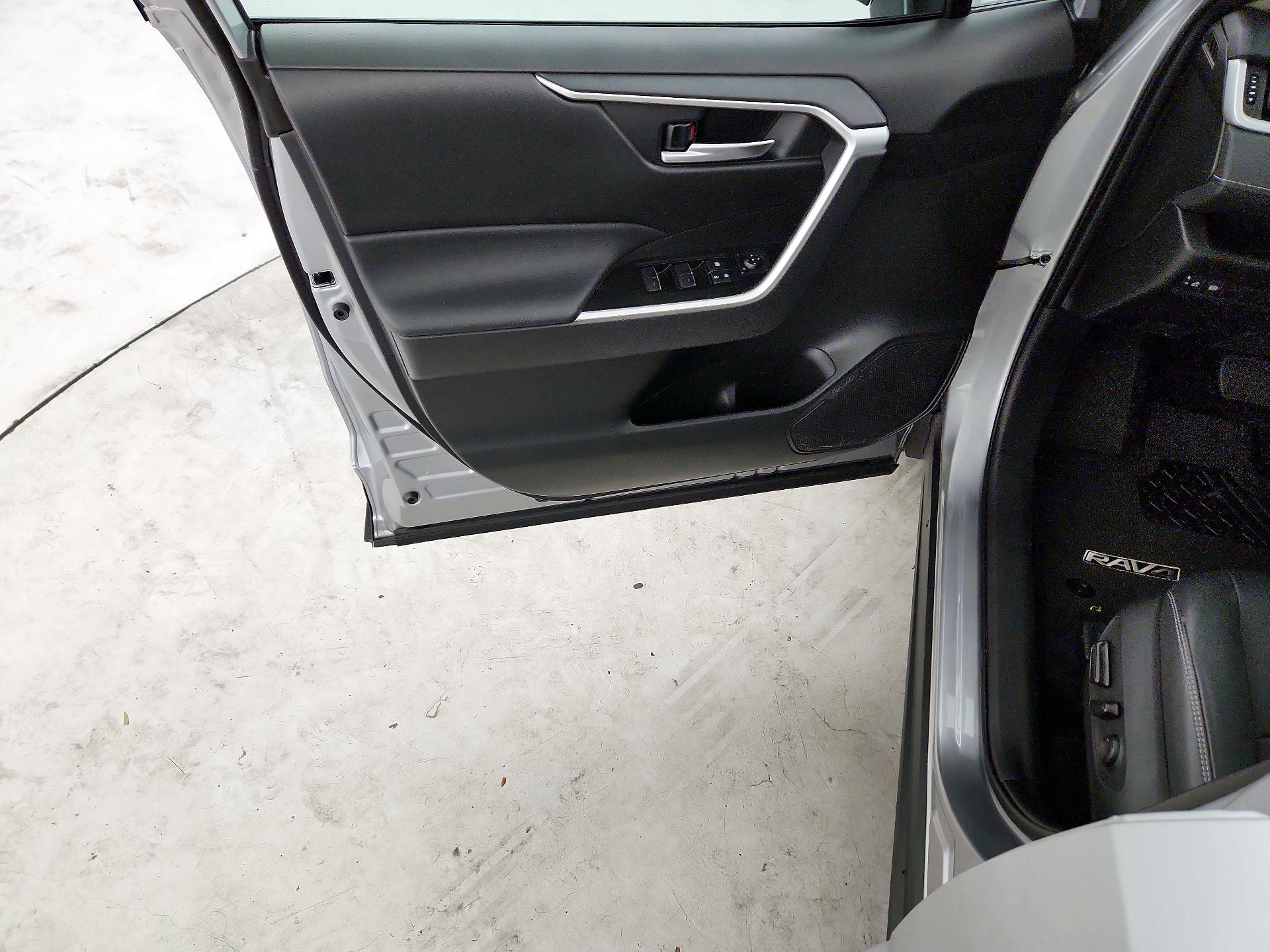 Thumbnail: 2025 Toyota RAV4 - 10