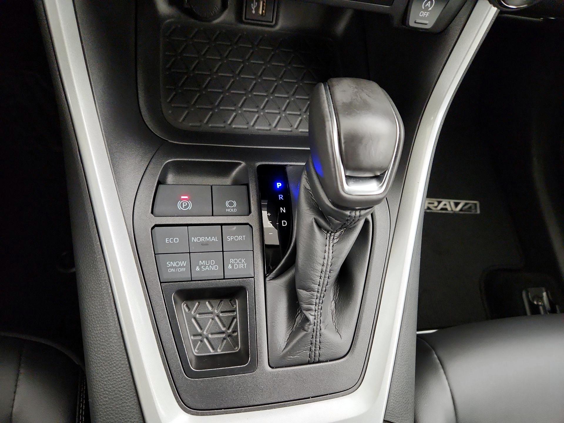 Thumbnail: 2025 Toyota RAV4 - 15