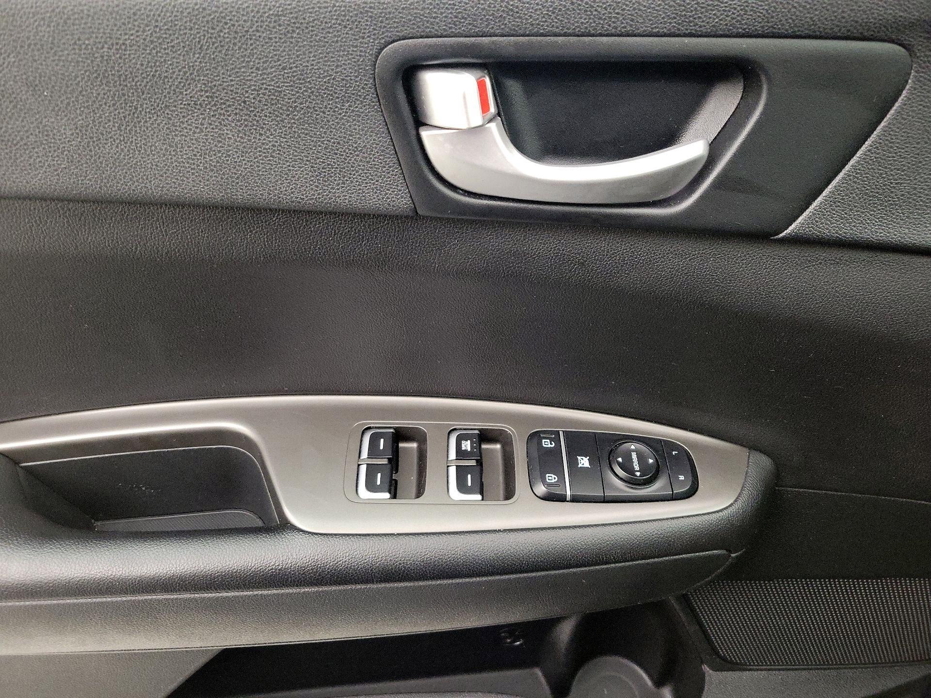 Thumbnail: 2020 Kia Optima - 12