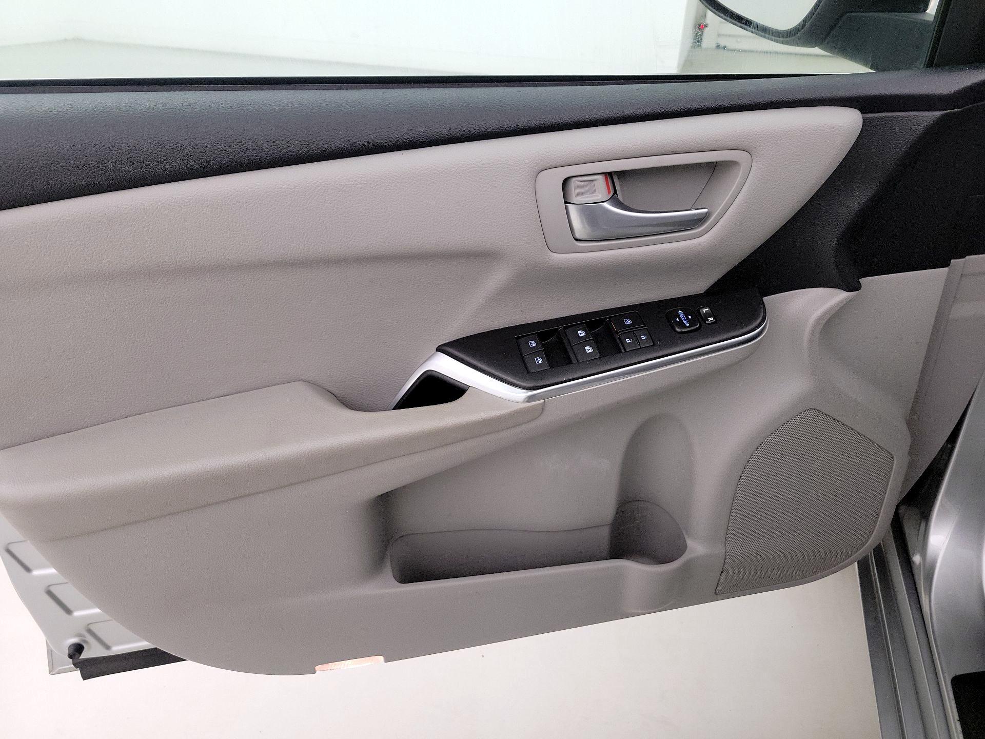 Thumbnail: 2017 Toyota Camry - 12