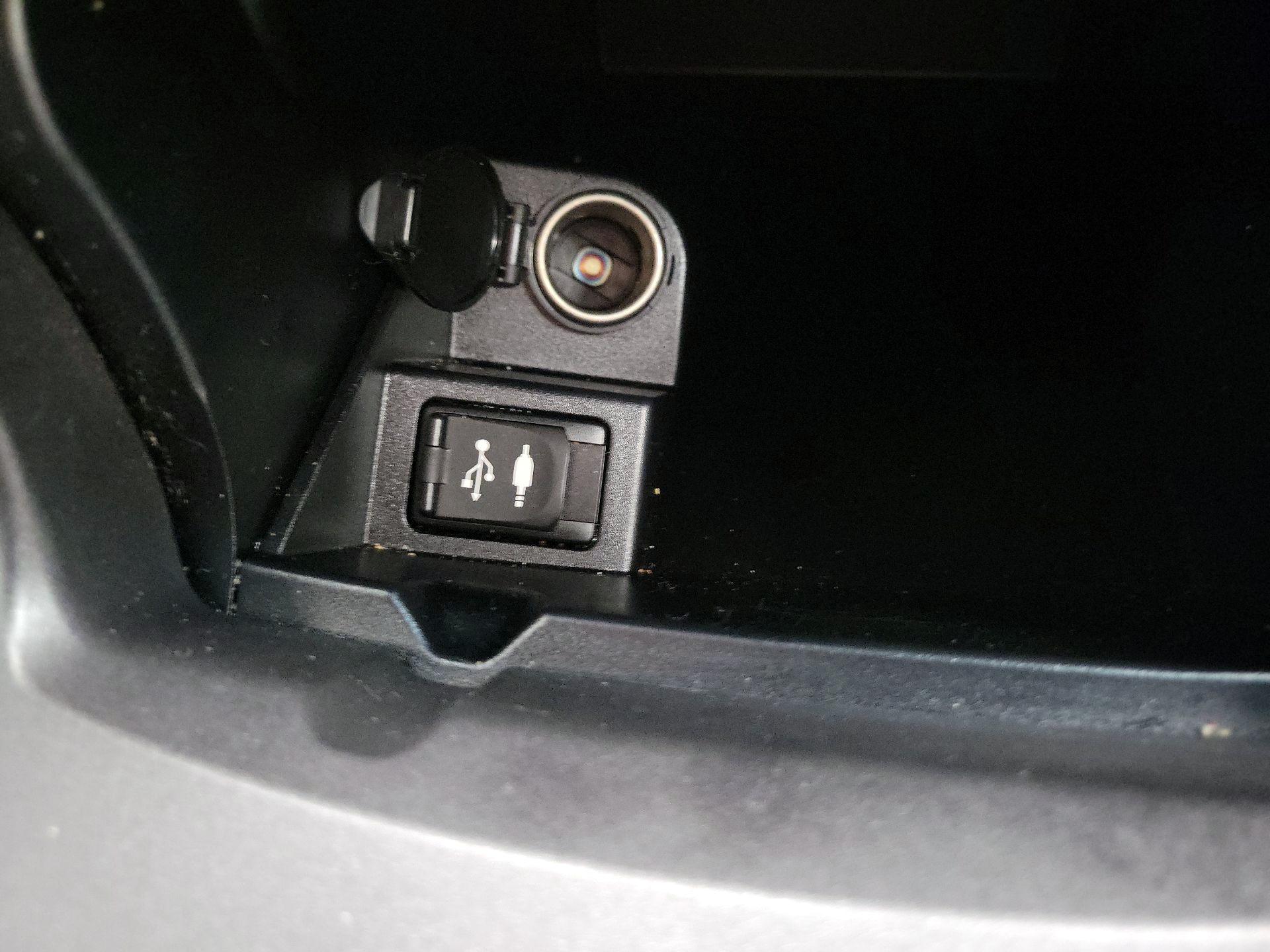 Thumbnail: 2017 Toyota Camry - 18