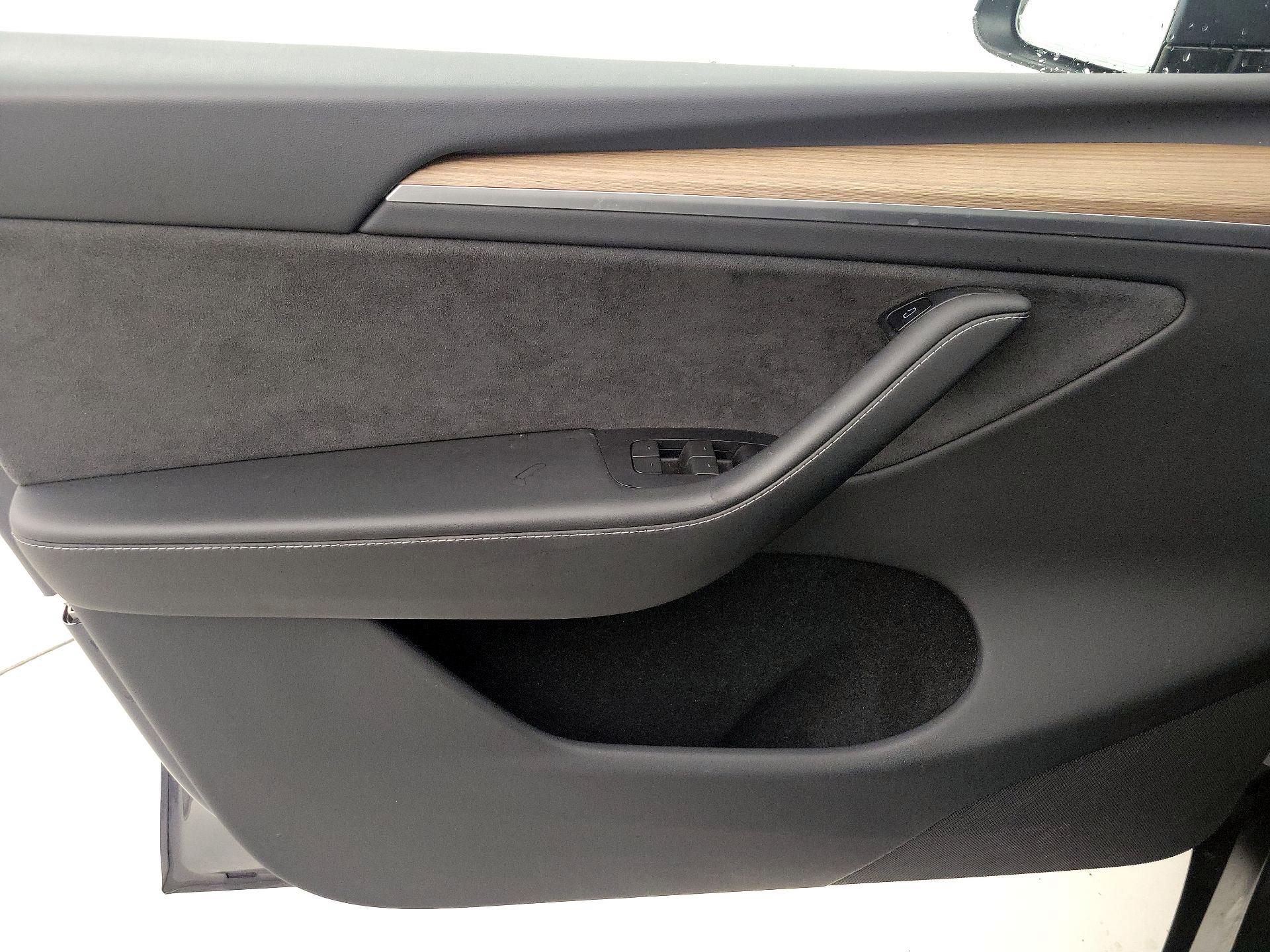 Thumbnail: 2023 Tesla Model Y - 12