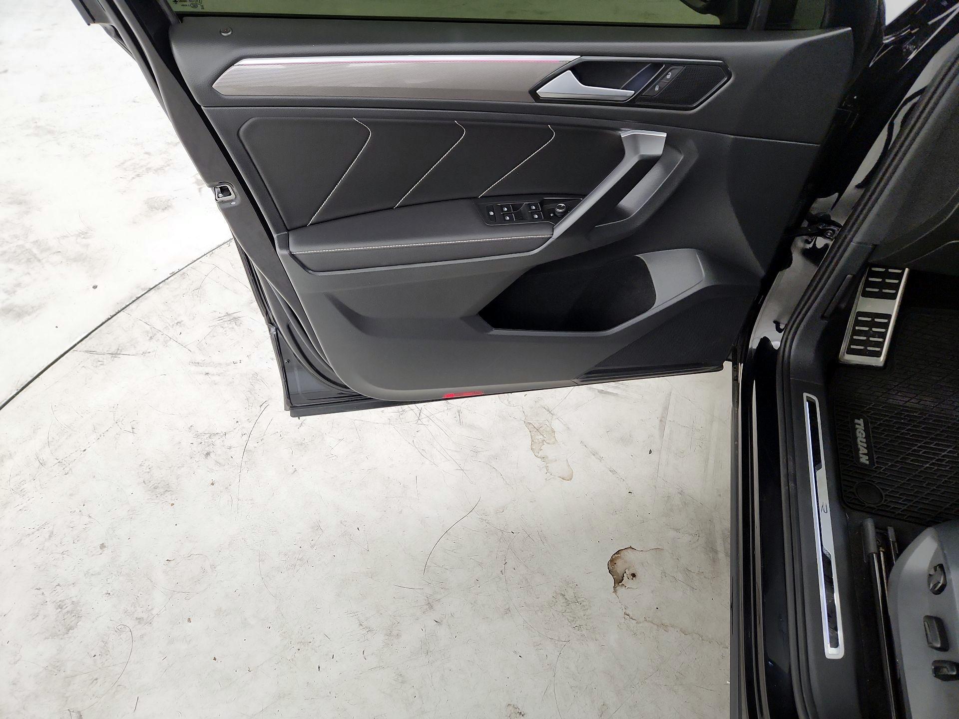 Thumbnail: 2023 Volkswagen Tiguan - 10