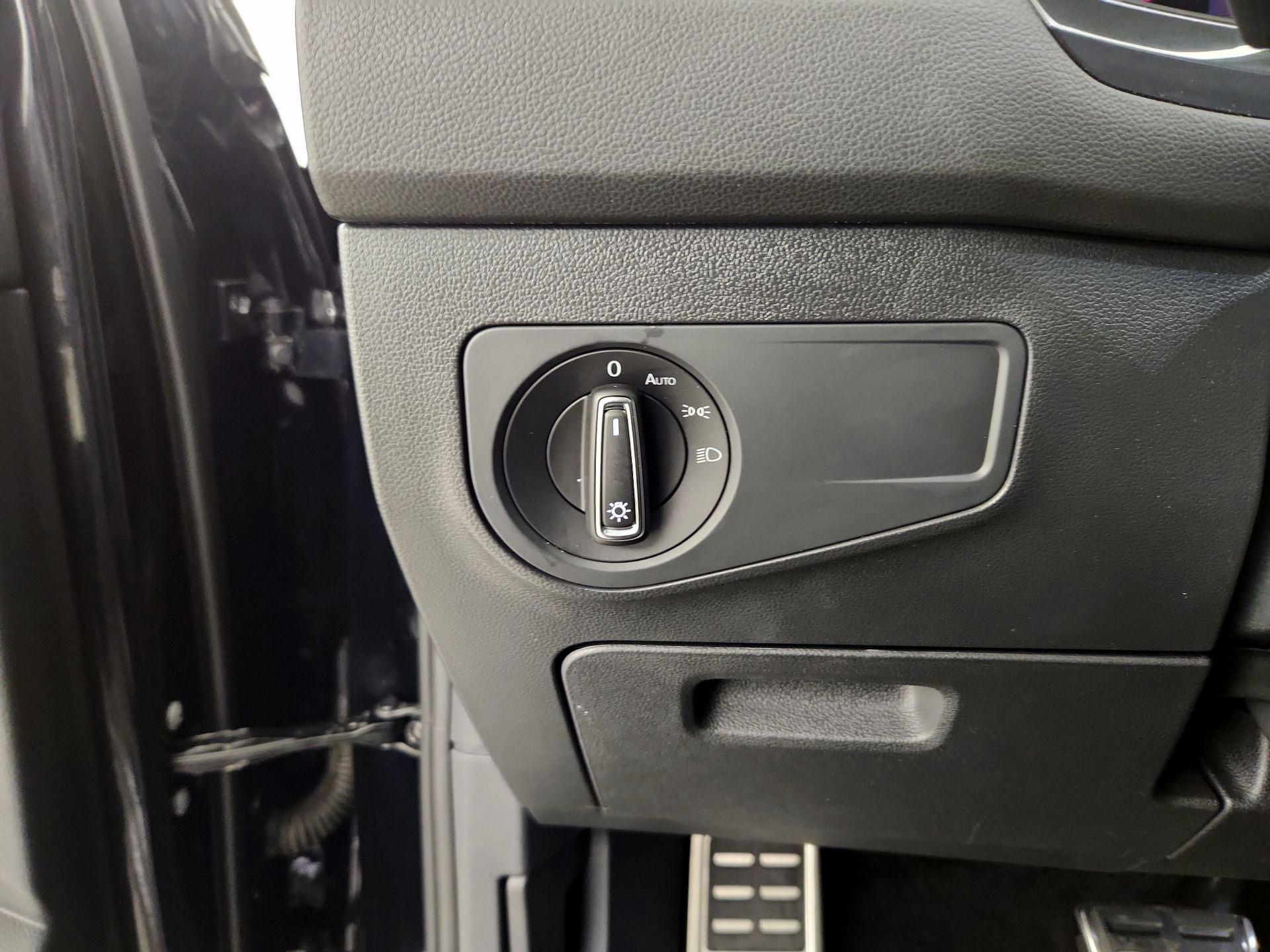 Thumbnail: 2023 Volkswagen Tiguan - 11