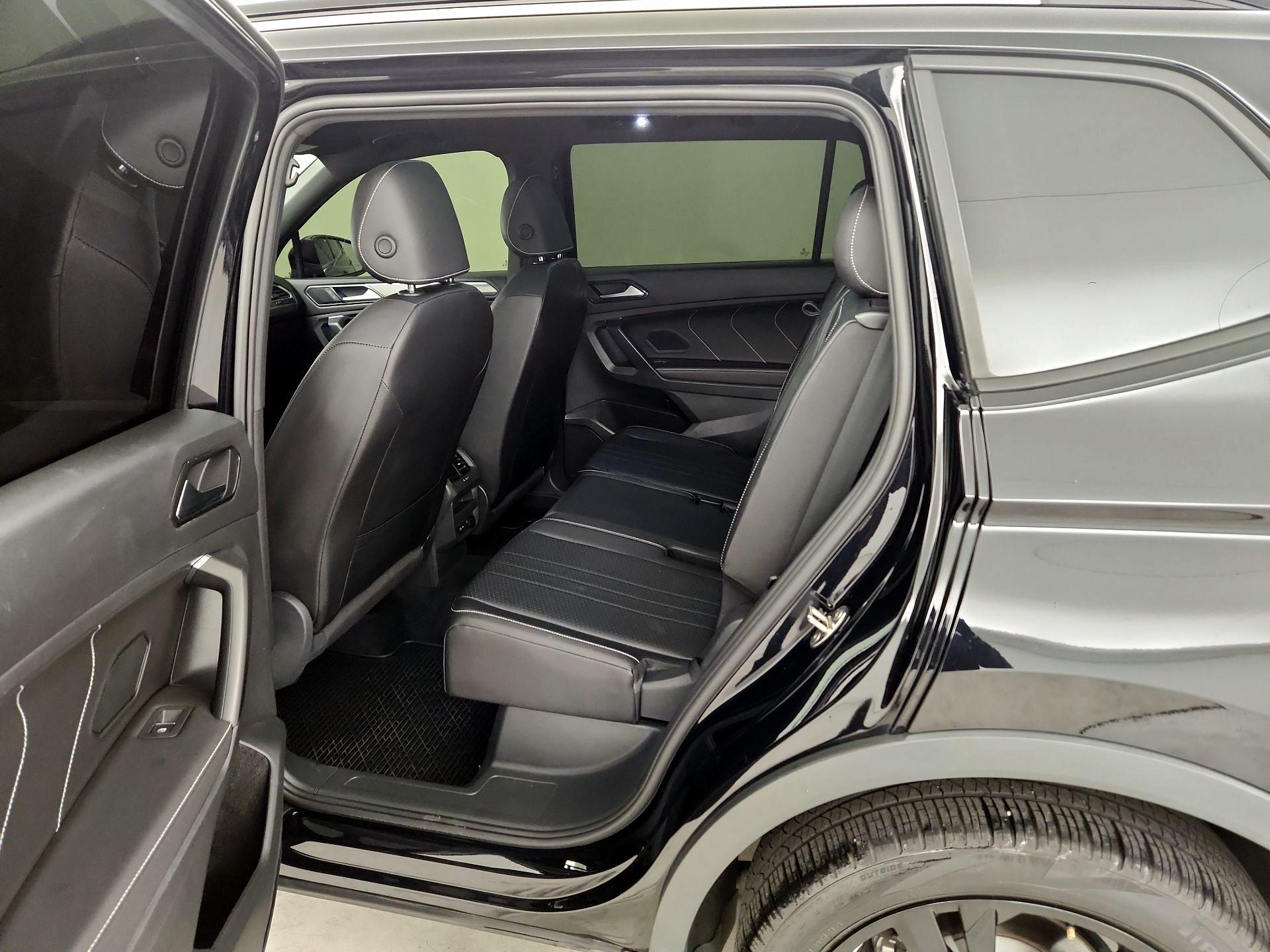 Thumbnail: 2023 Volkswagen Tiguan - 18