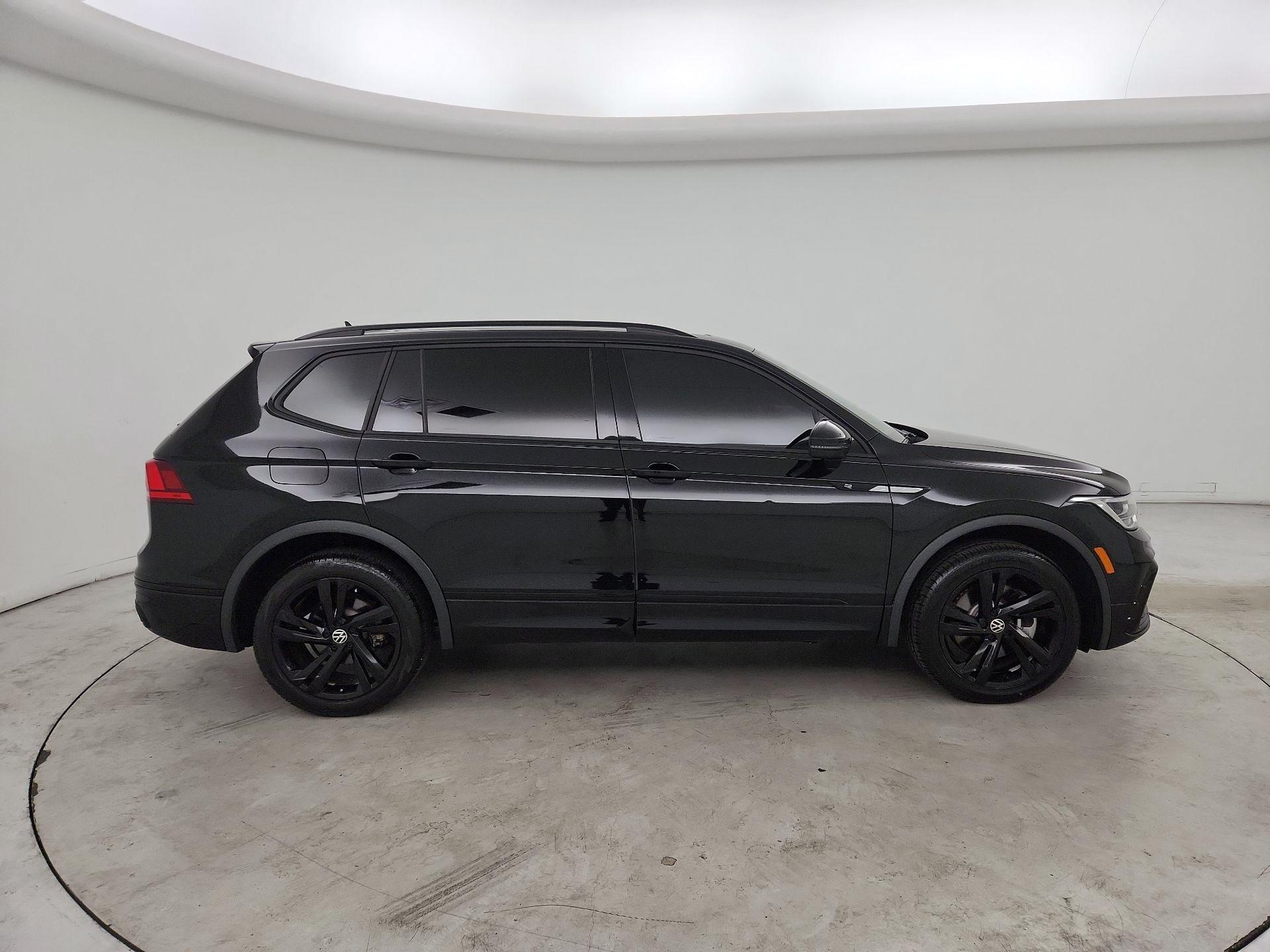 Thumbnail: 2023 Volkswagen Tiguan - 4