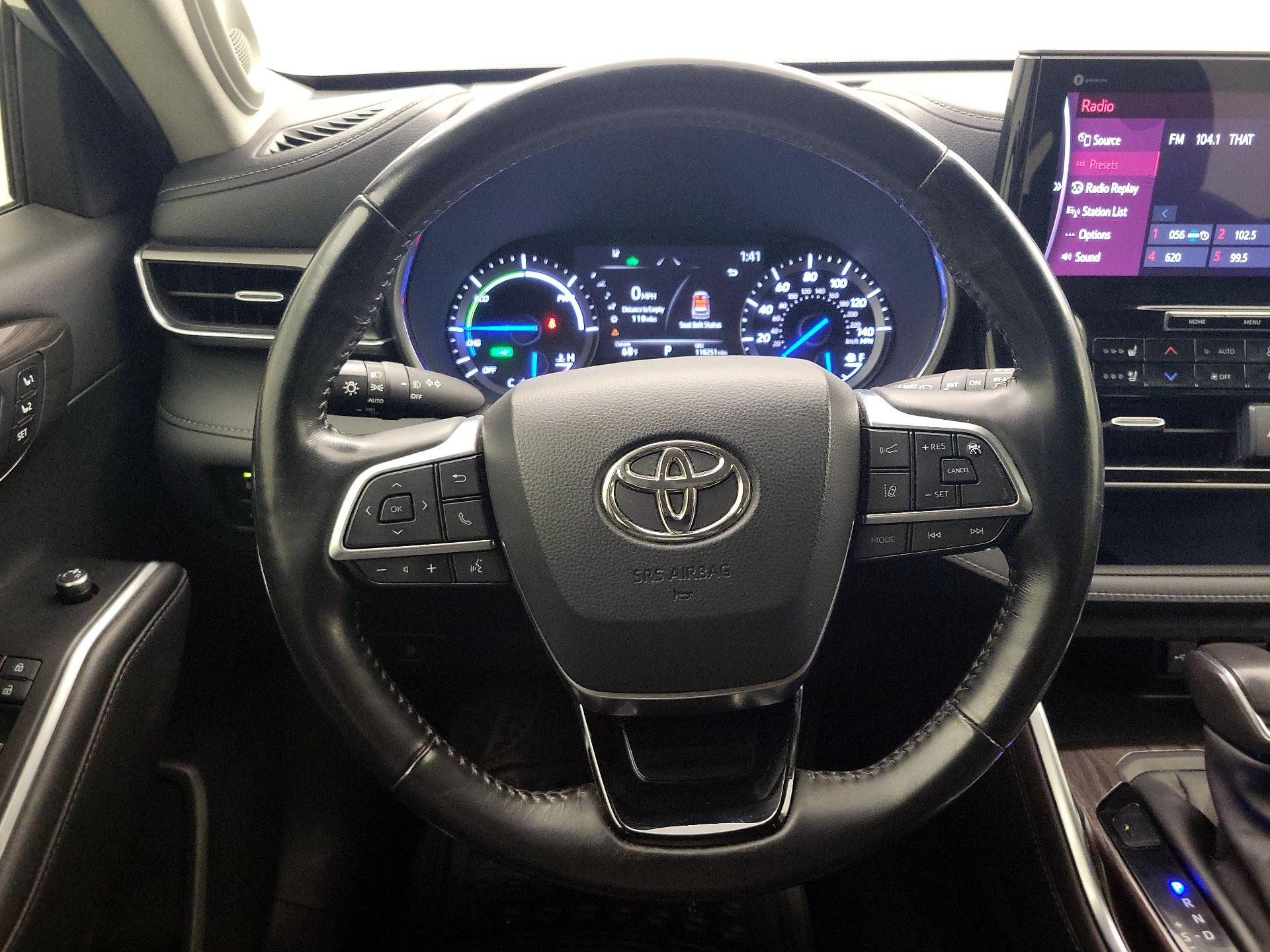 Thumbnail: 2021 Toyota Highlander - 10