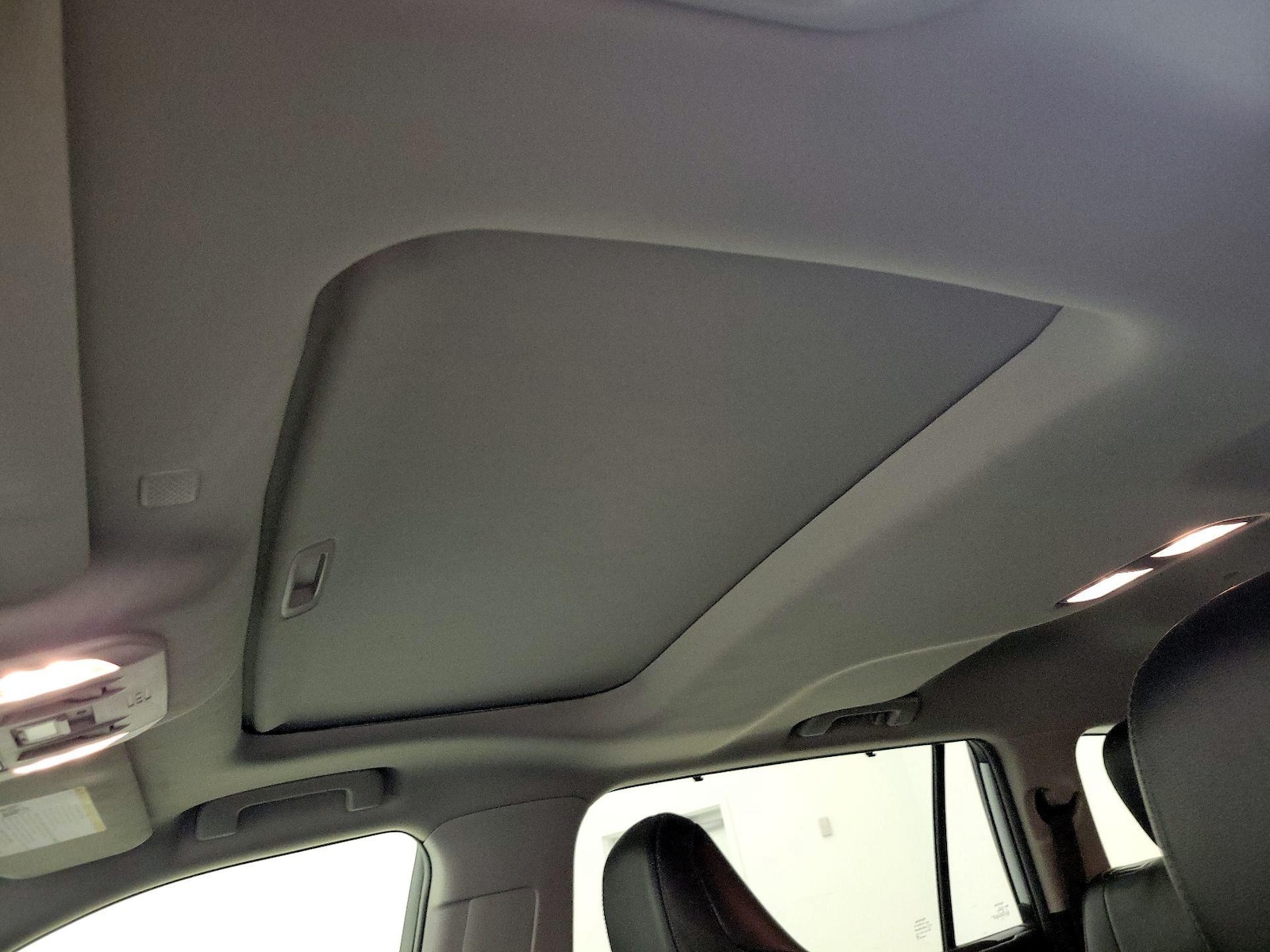 Sunroof(s) & Overhead Airbags