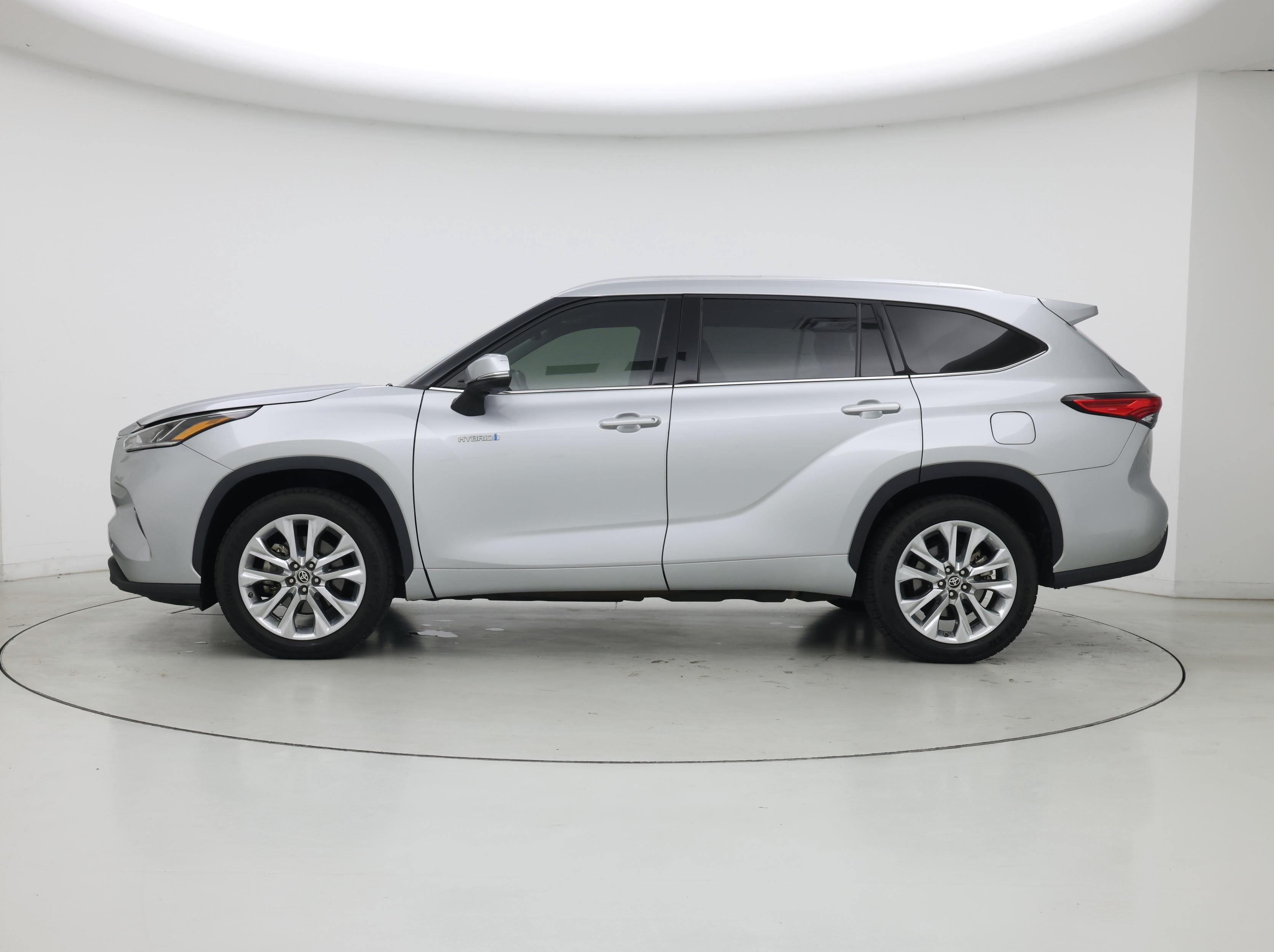 Thumbnail: 2021 Toyota Highlander - 3