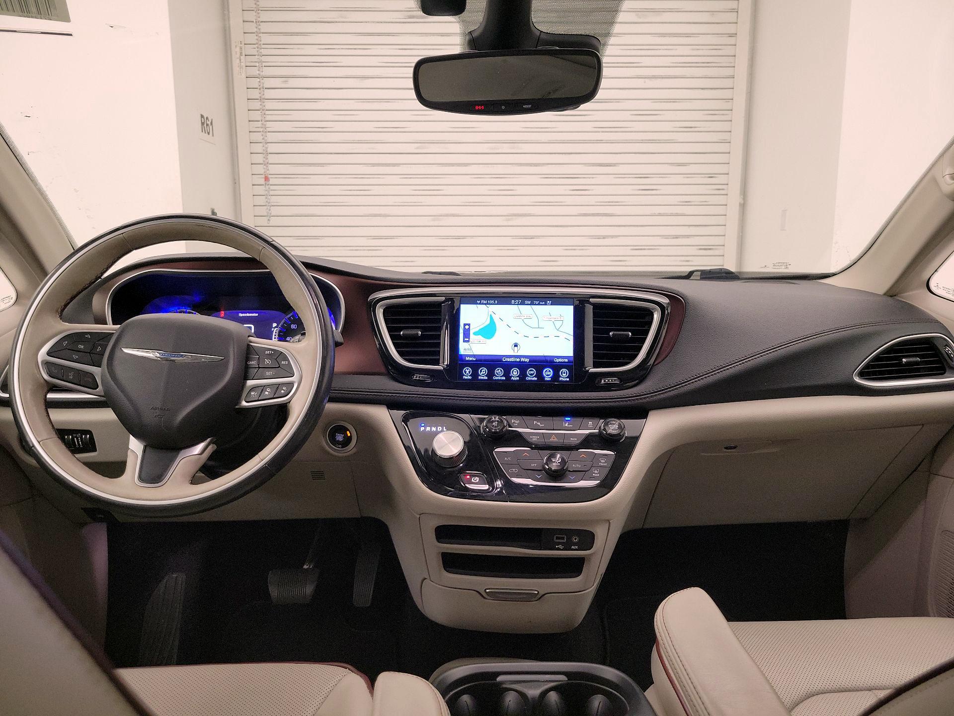 Thumbnail: 2017 Chrysler Pacifica - 9