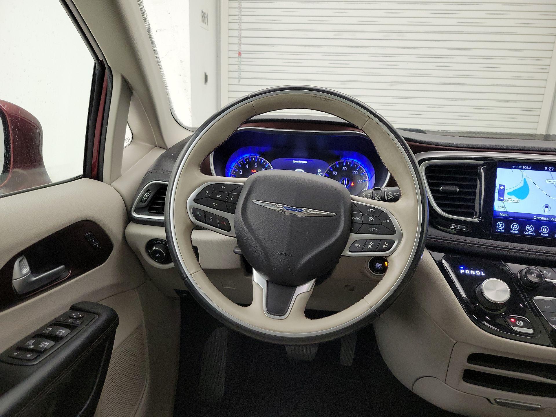 Thumbnail: 2017 Chrysler Pacifica - 10