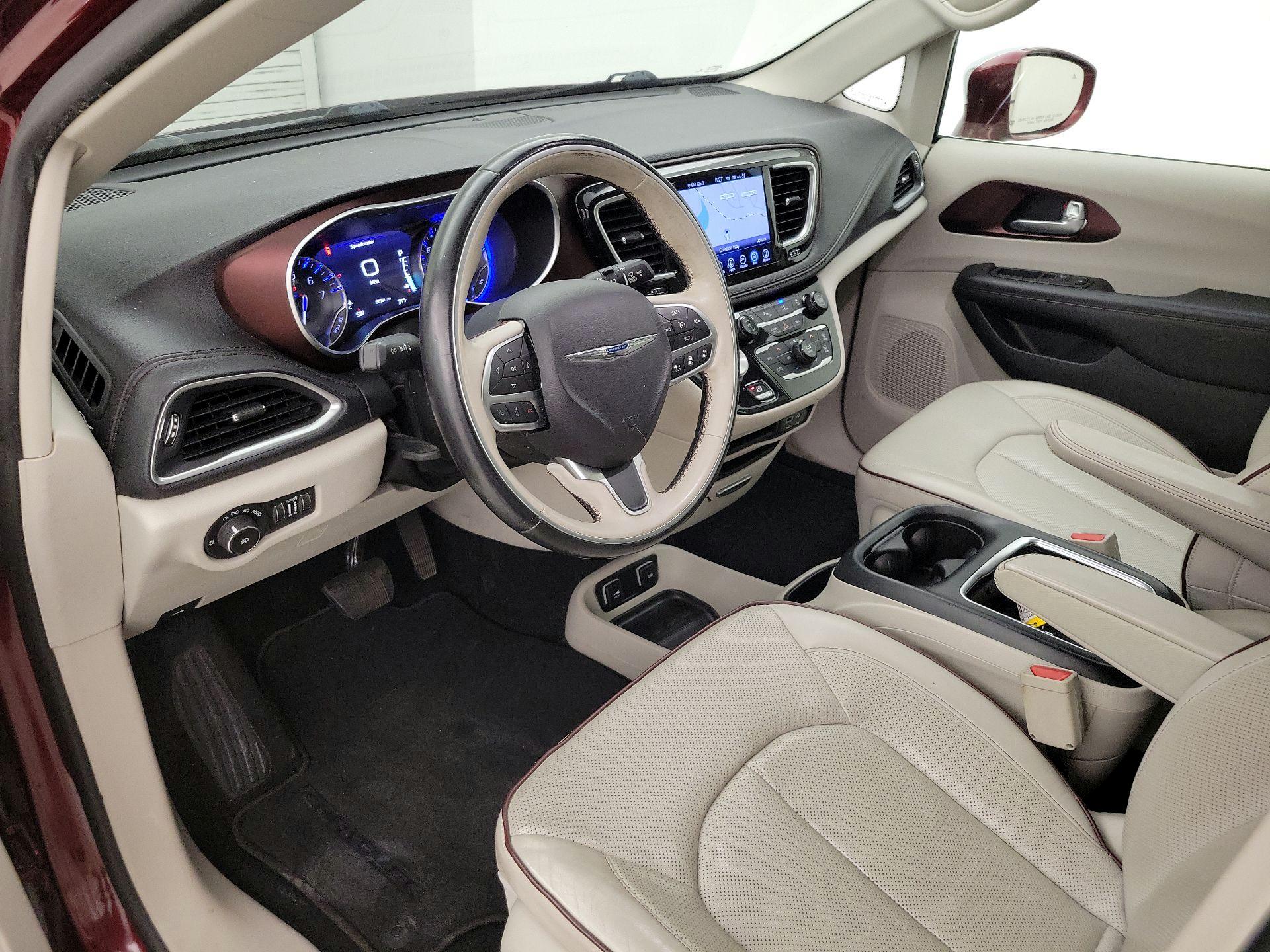 Thumbnail: 2017 Chrysler Pacifica - 11