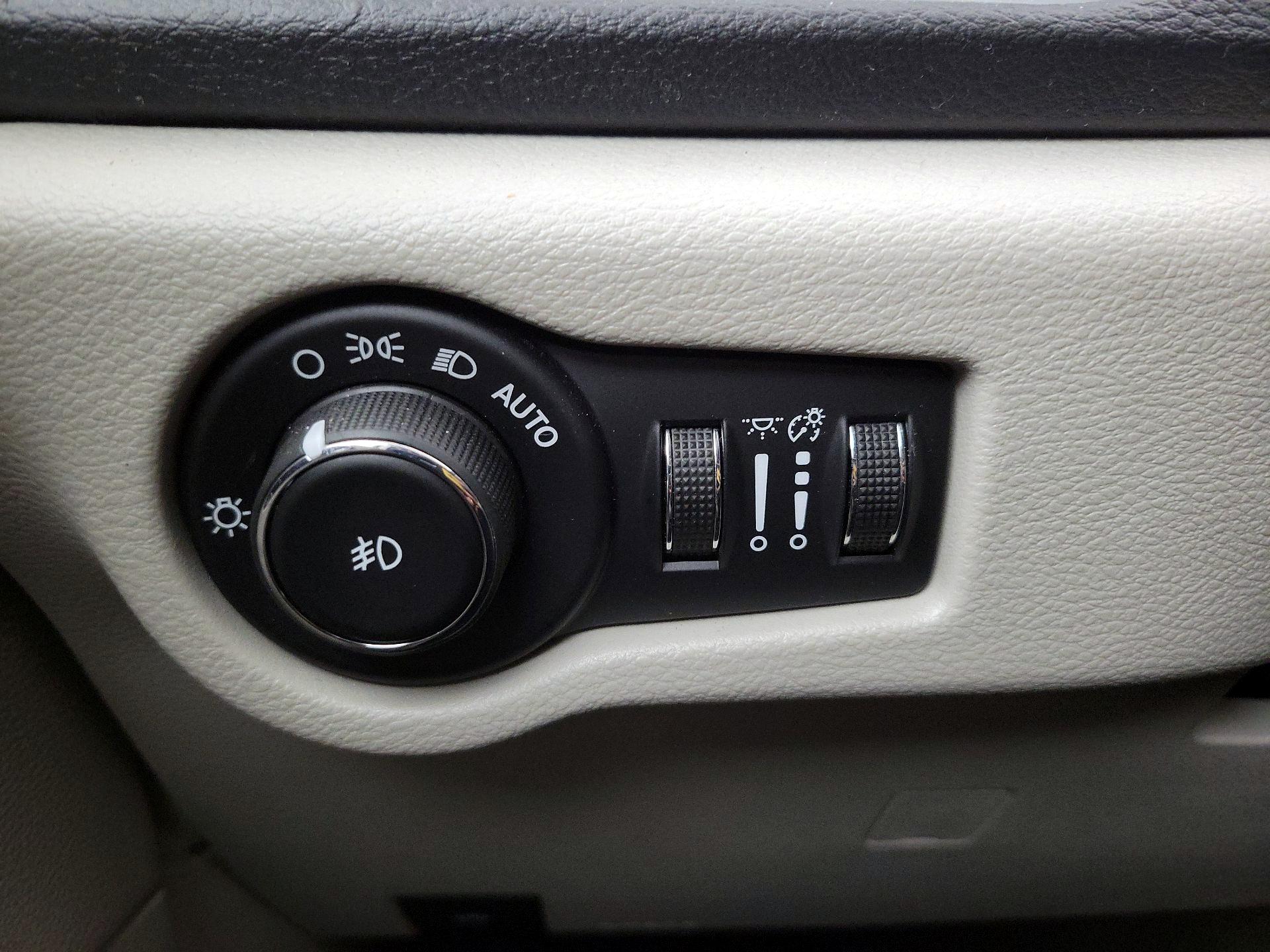 Thumbnail: 2017 Chrysler Pacifica - 13