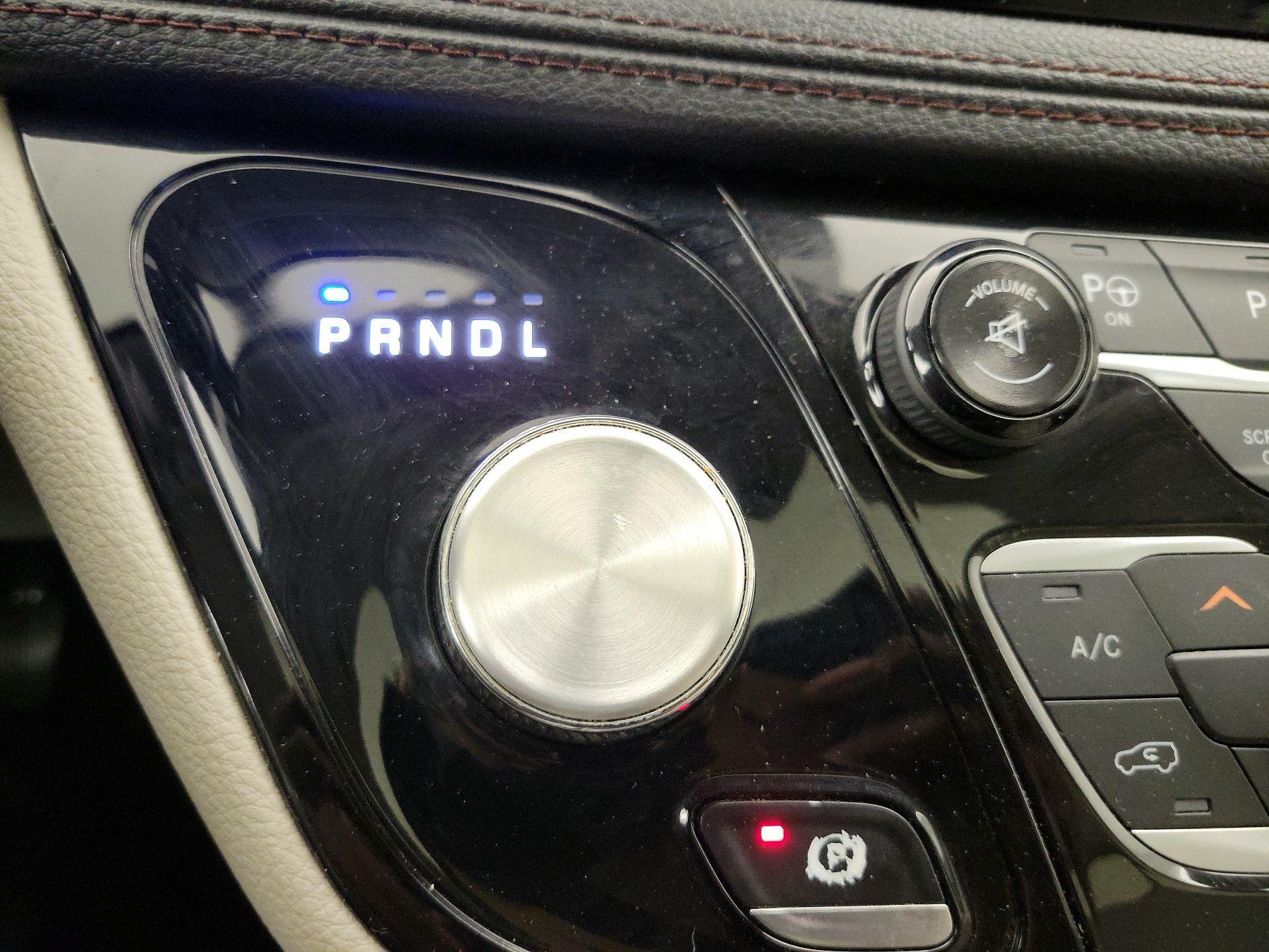 Thumbnail: 2017 Chrysler Pacifica - 18