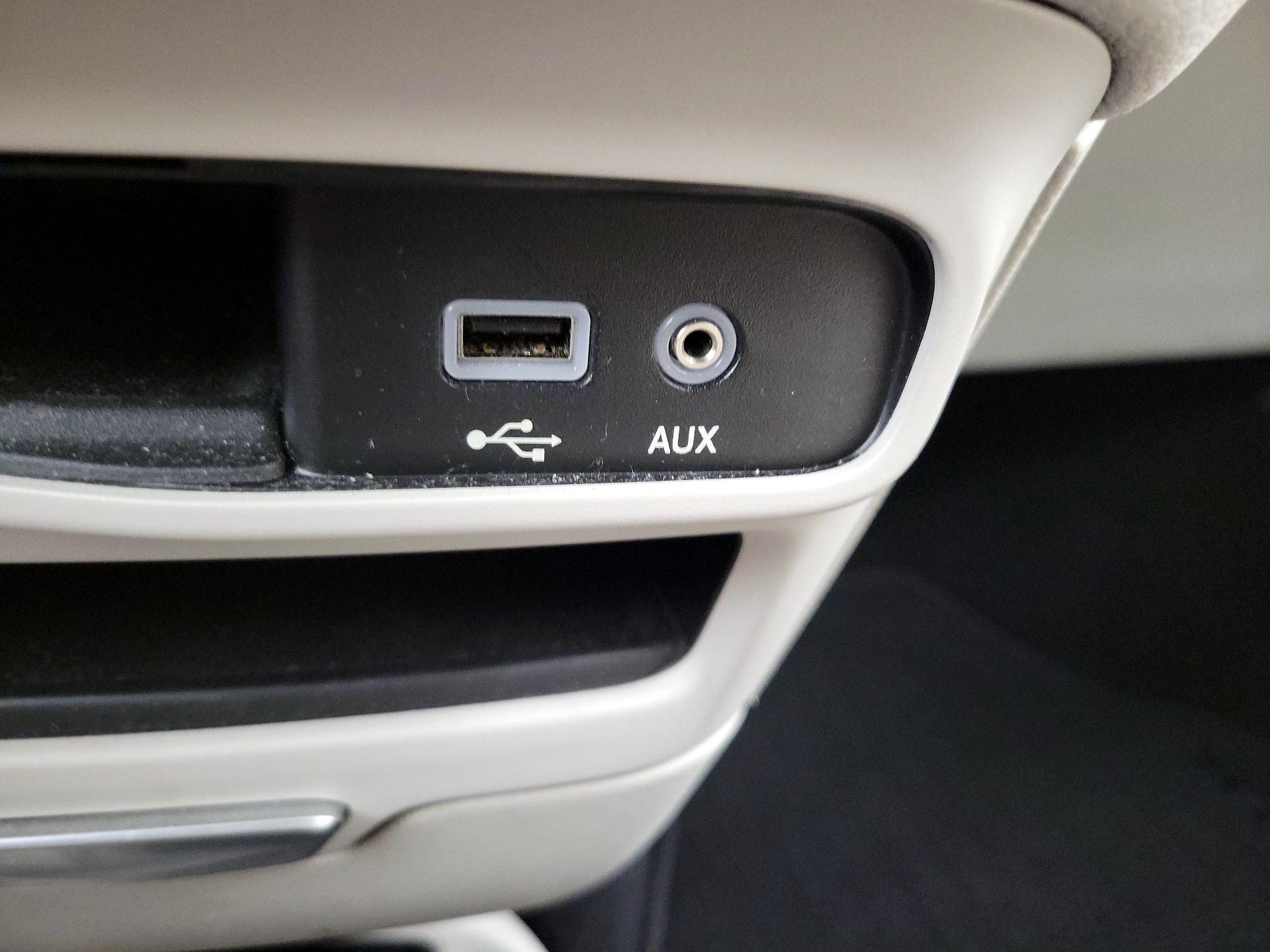 Thumbnail: 2017 Chrysler Pacifica - 19