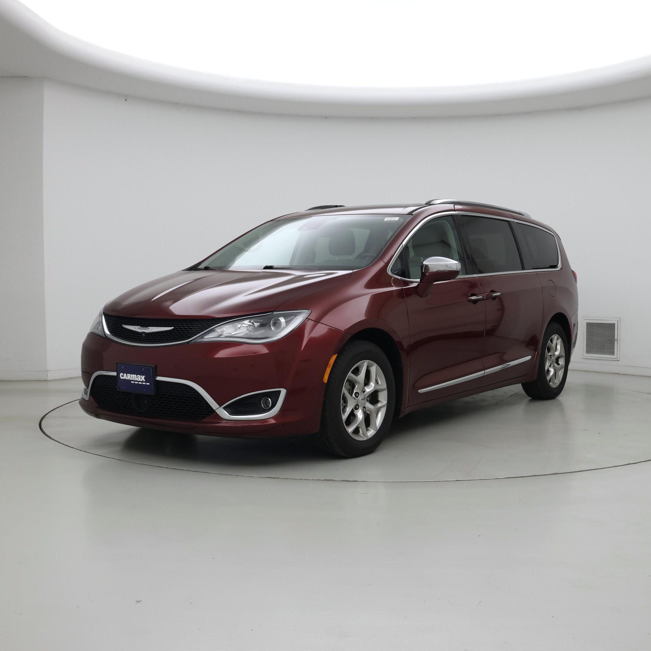 Thumbnail: 2017 Chrysler Pacifica - 4