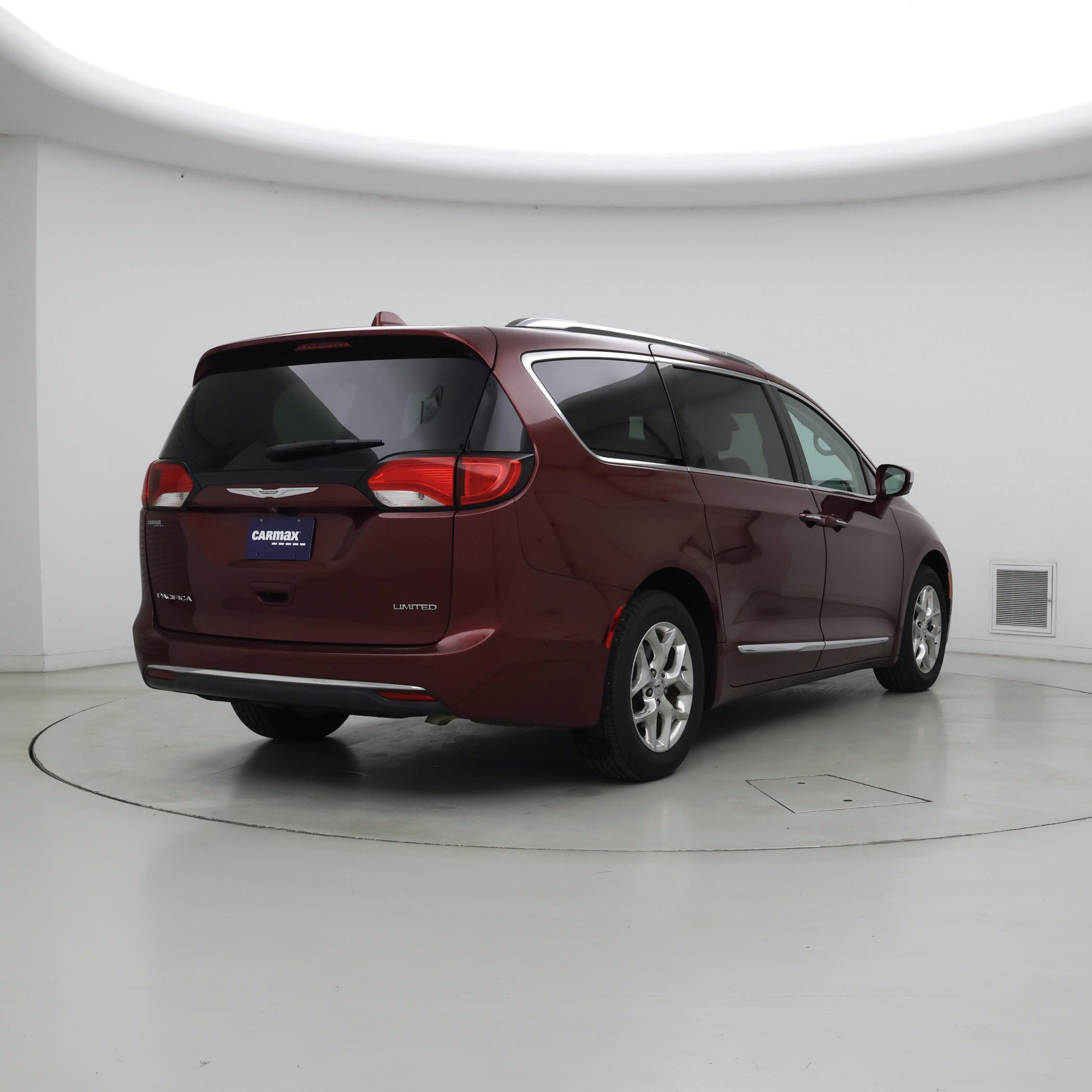 Thumbnail: 2017 Chrysler Pacifica - 8