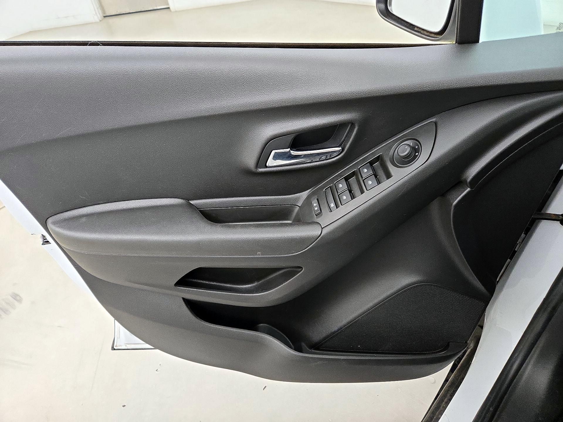 Thumbnail: 2018 Chevrolet Trax - 12