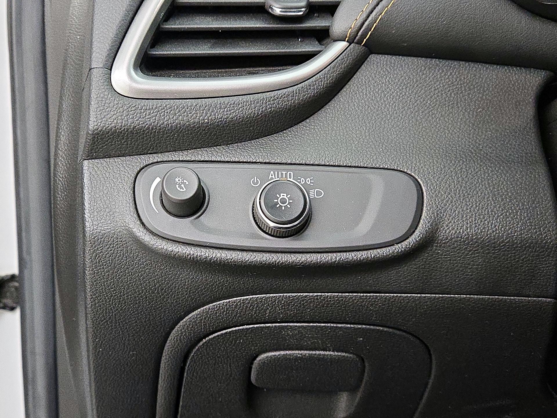 Thumbnail: 2018 Chevrolet Trax - 13