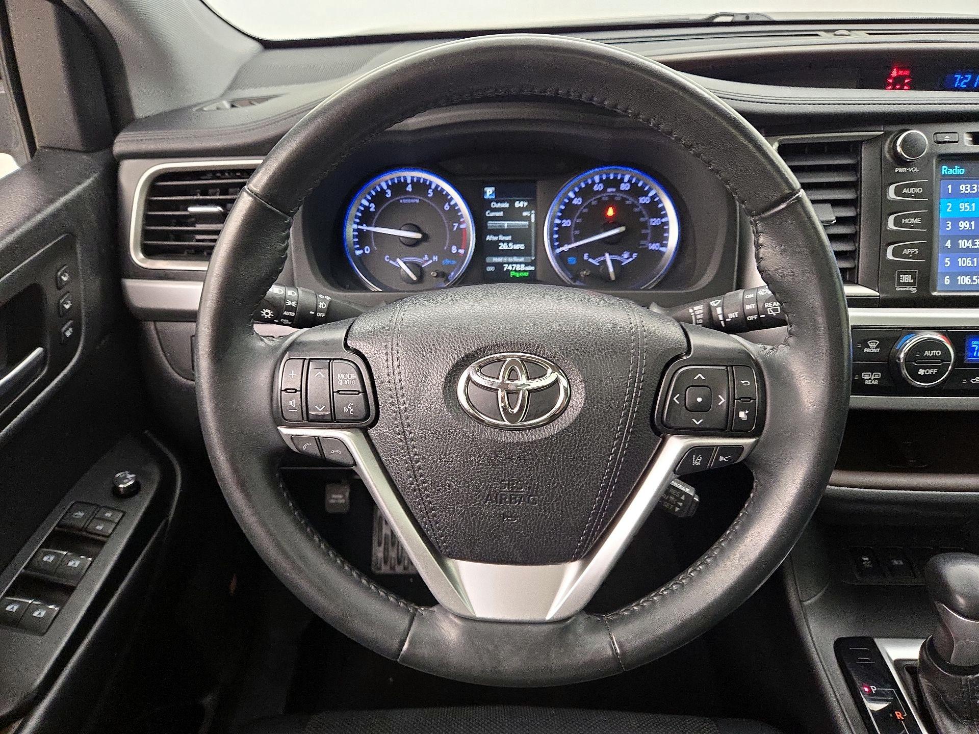Thumbnail: 2019 Toyota Highlander - 10