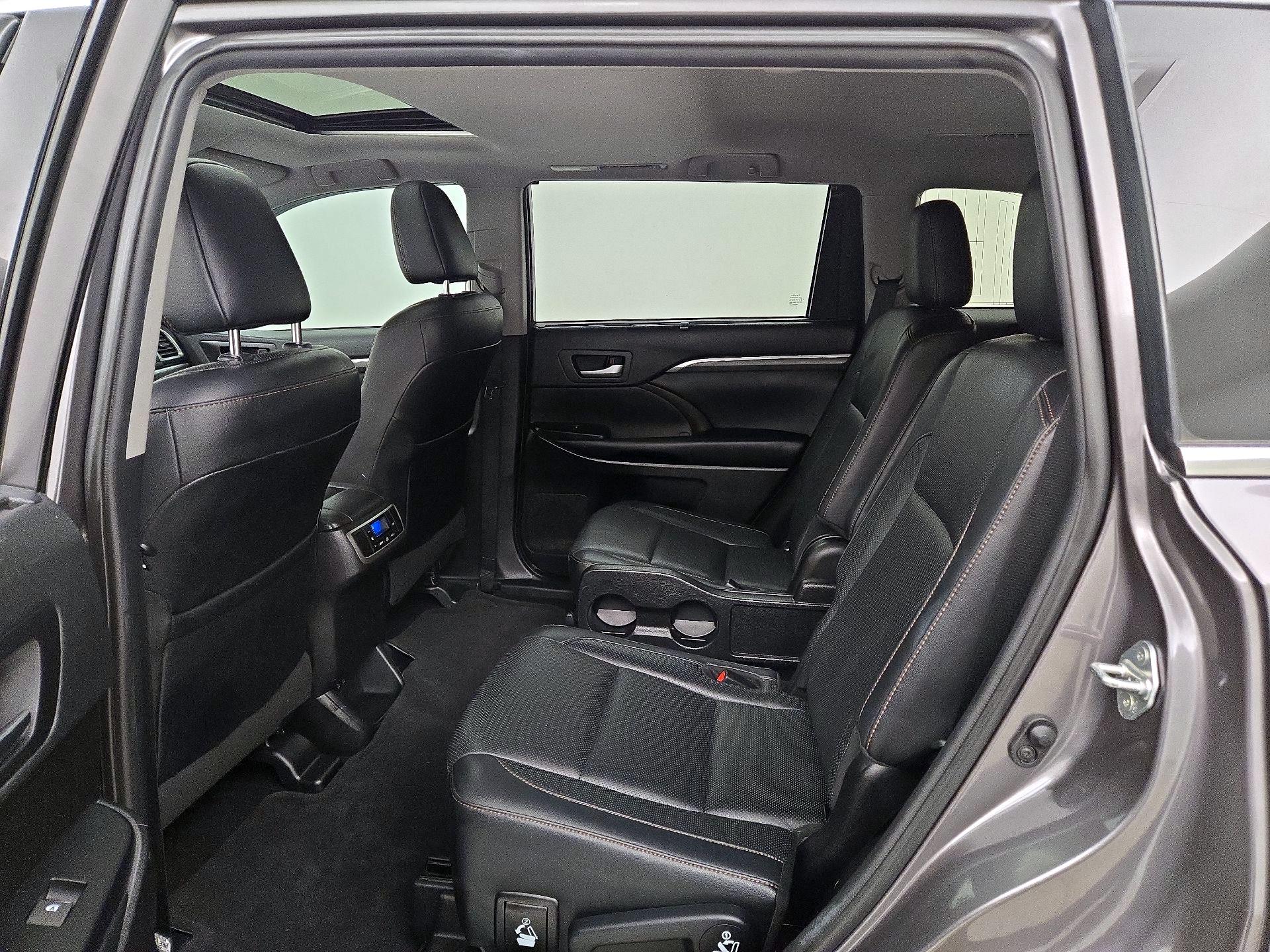 Thumbnail: 2019 Toyota Highlander - 20