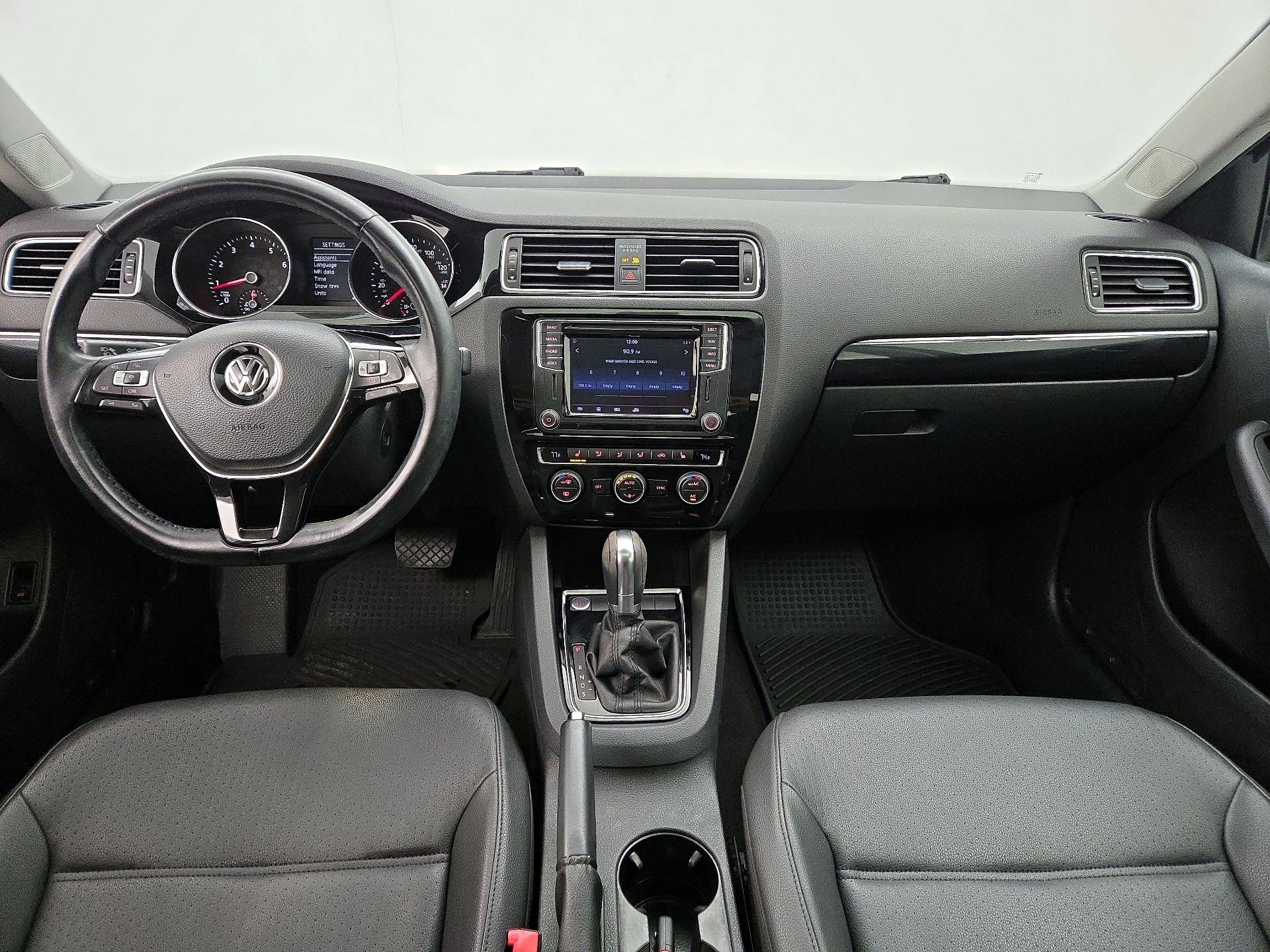 Thumbnail: 2017 Volkswagen Jetta - 9