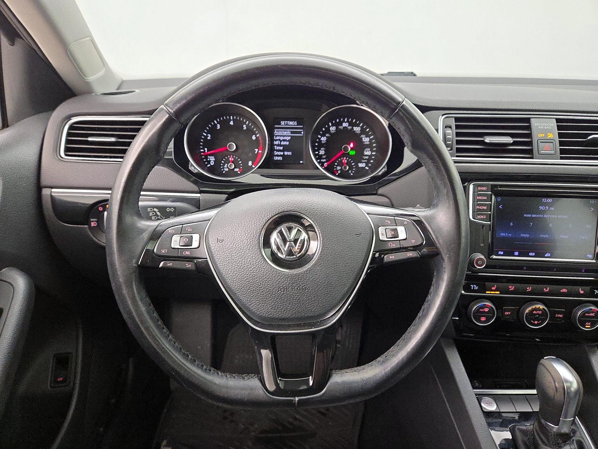 Thumbnail: 2017 Volkswagen Jetta - 10