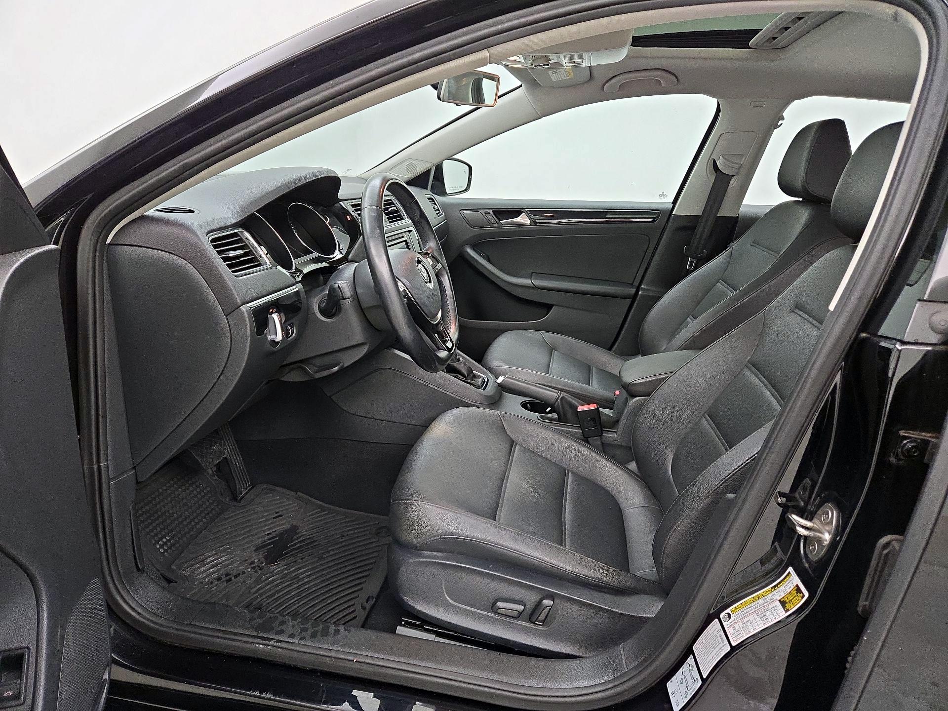 Thumbnail: 2017 Volkswagen Jetta - 11