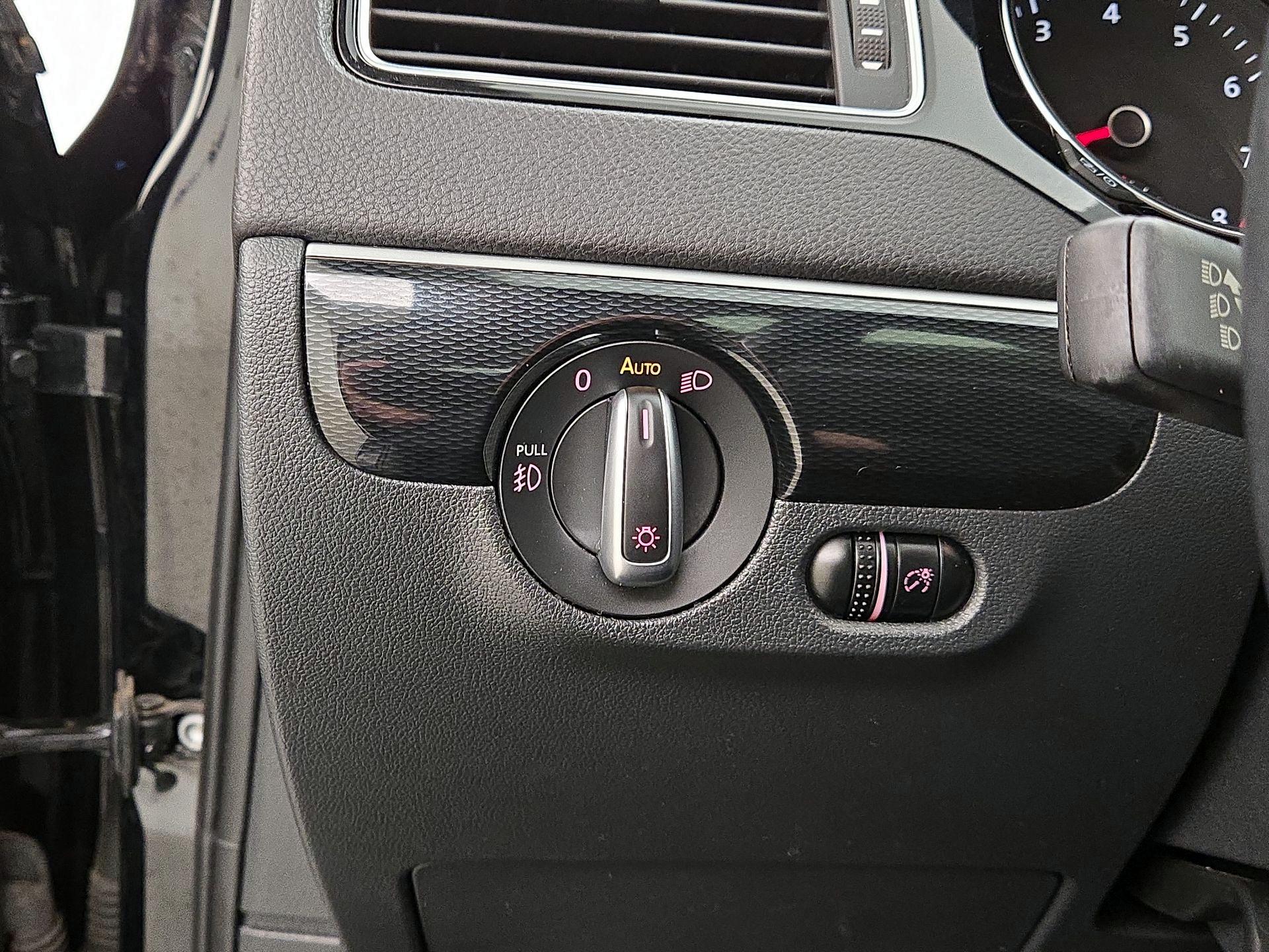 Thumbnail: 2017 Volkswagen Jetta - 13