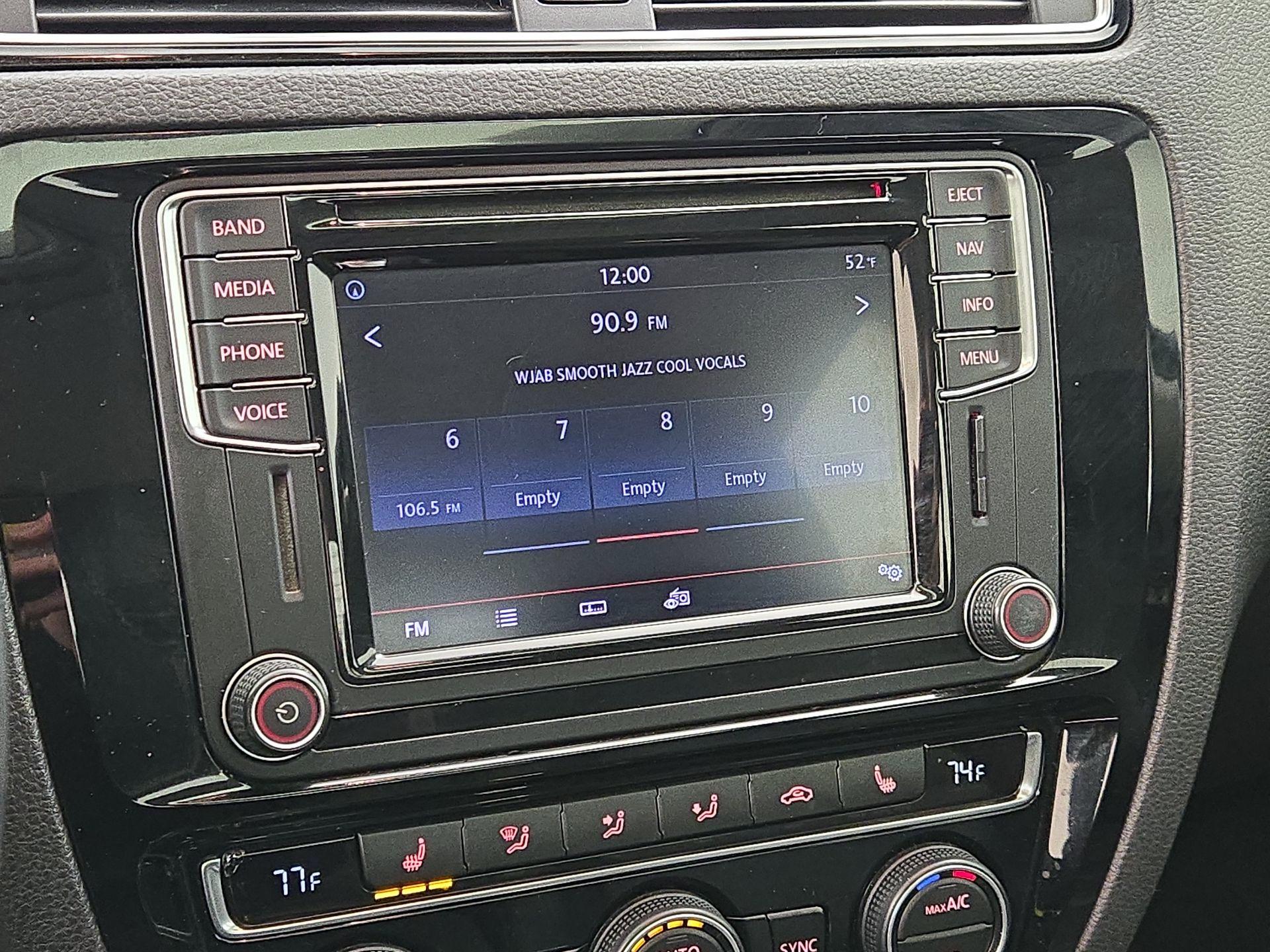 Thumbnail: 2017 Volkswagen Jetta - 15