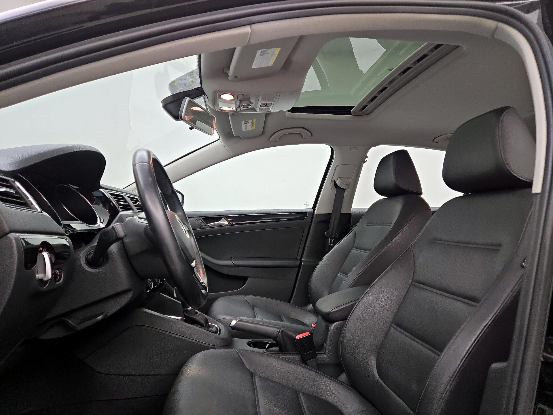 Thumbnail: 2017 Volkswagen Jetta - 19